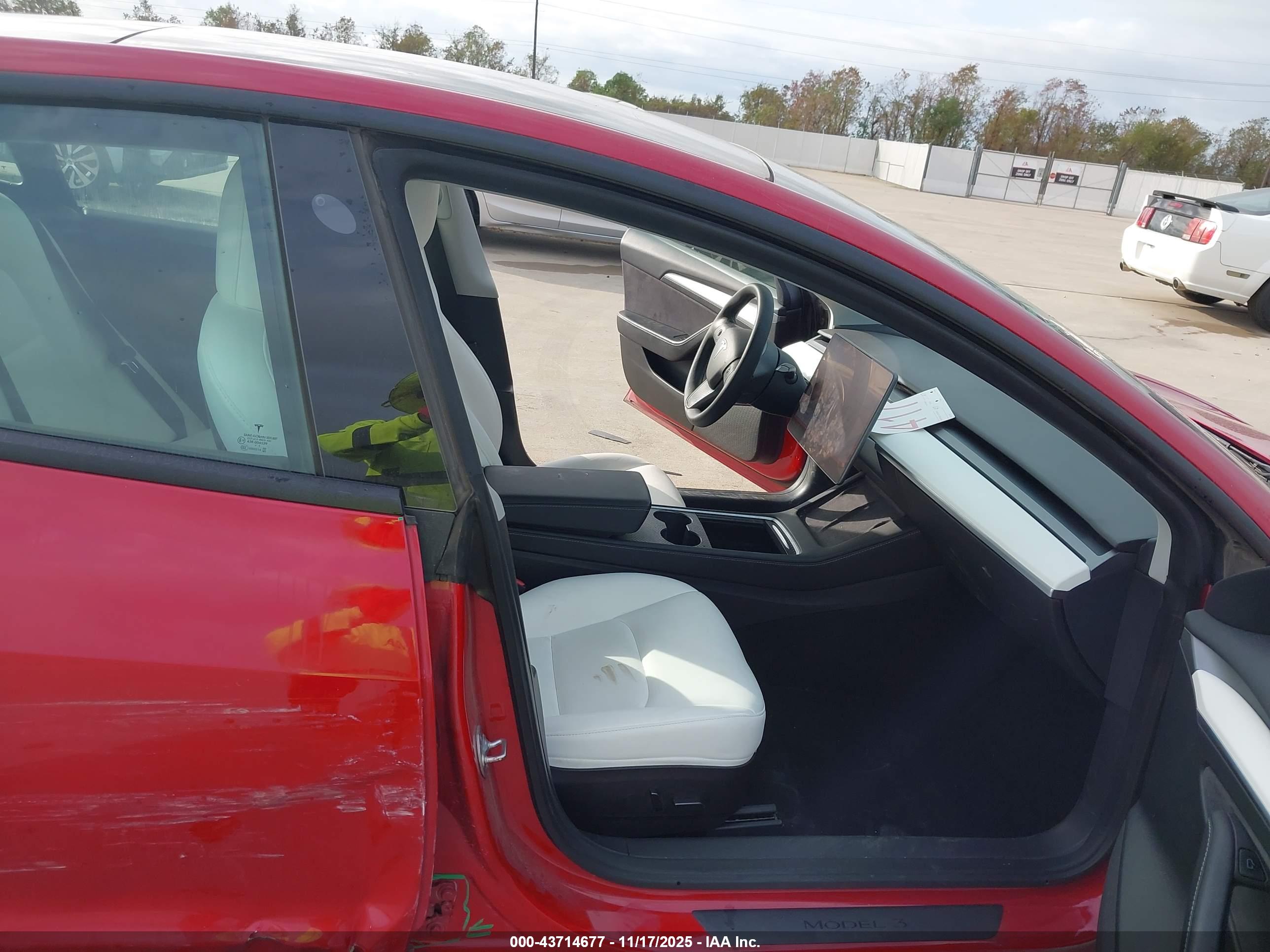 TESLA MODEL image 5