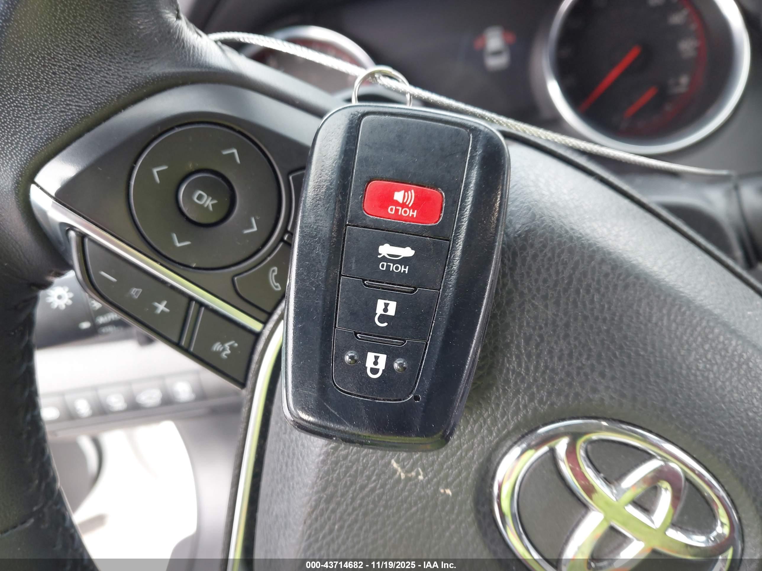 TOYOTA CAMRY image 11