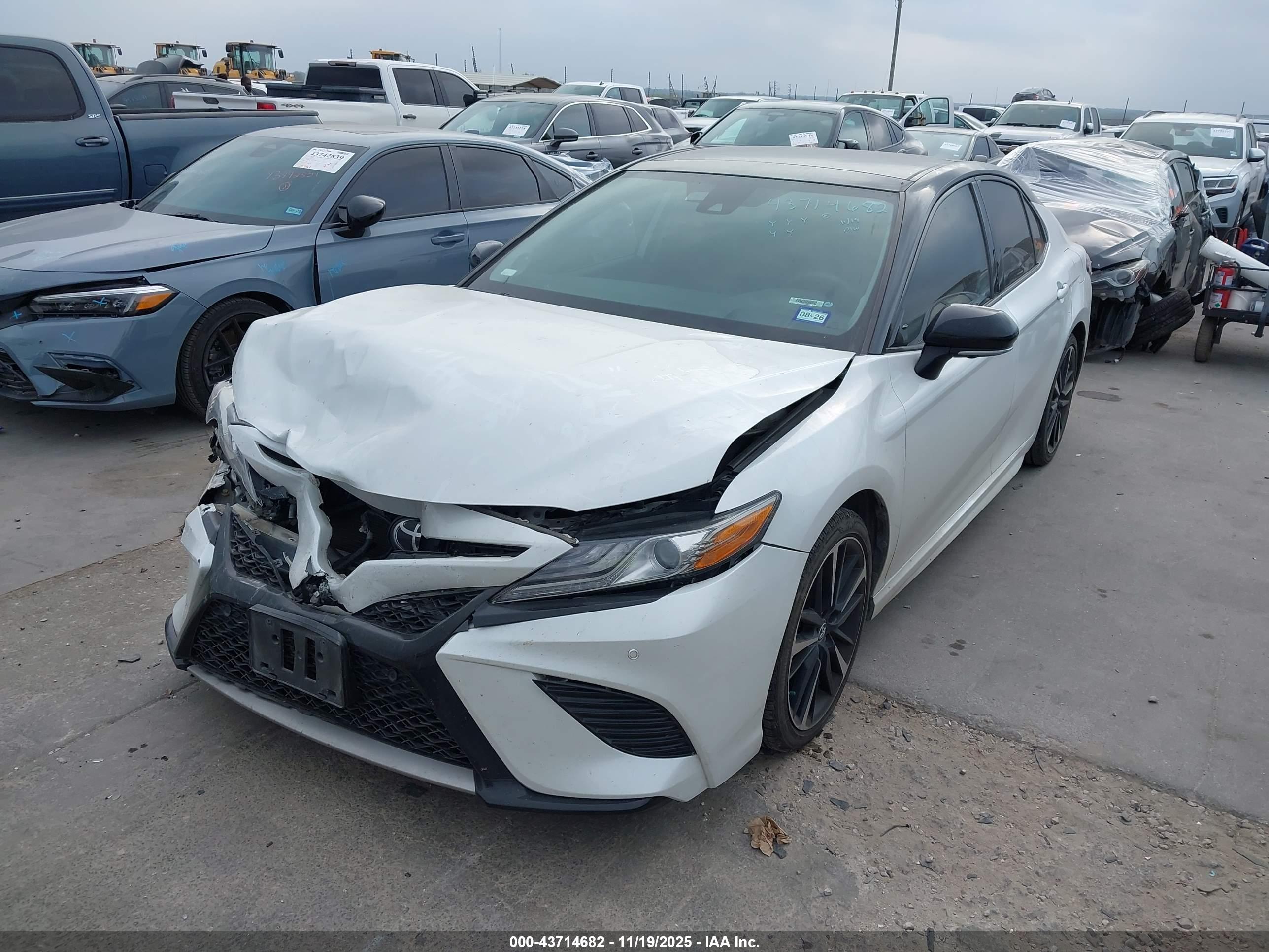 TOYOTA CAMRY image 2