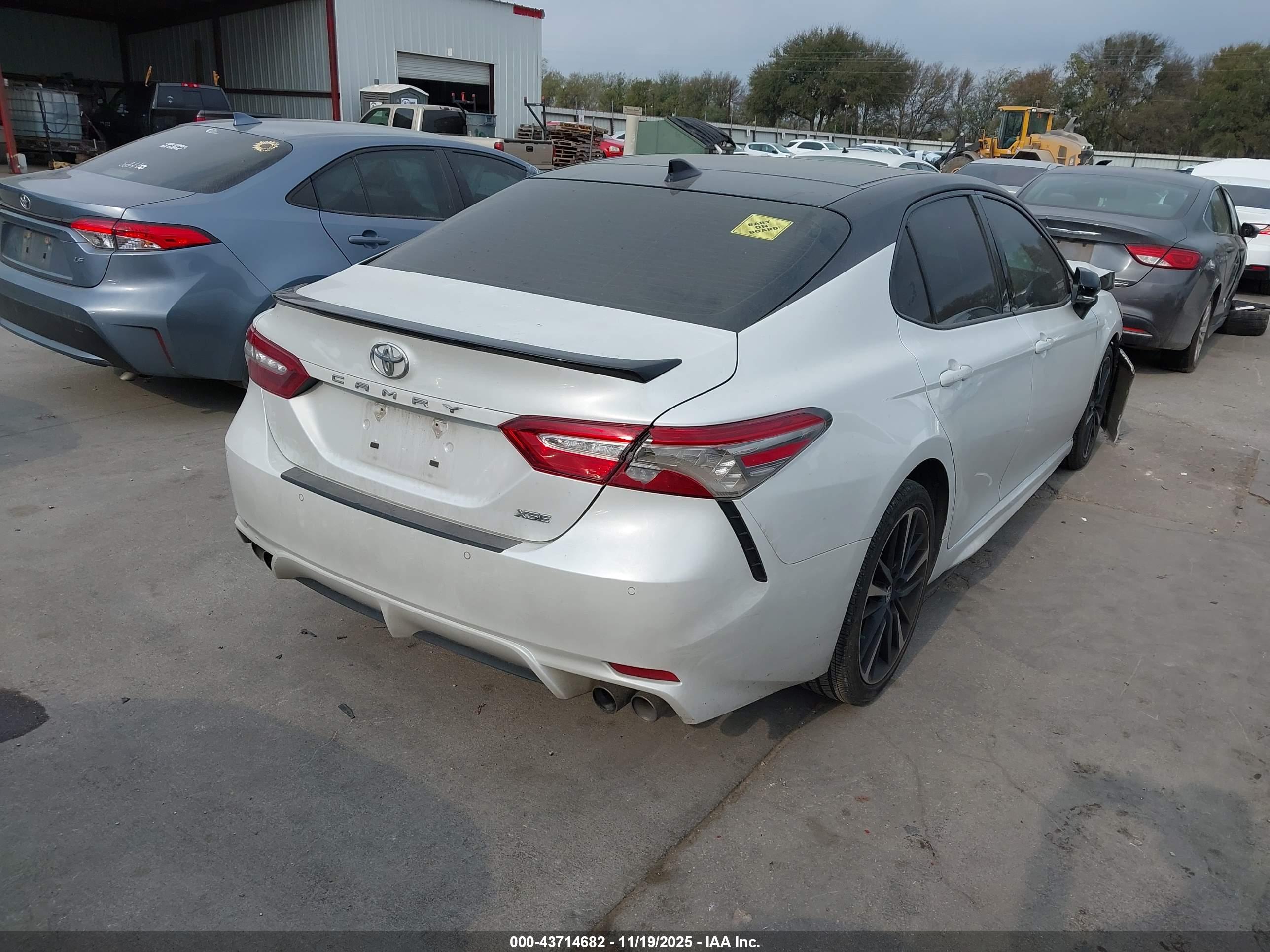 TOYOTA CAMRY image 4
