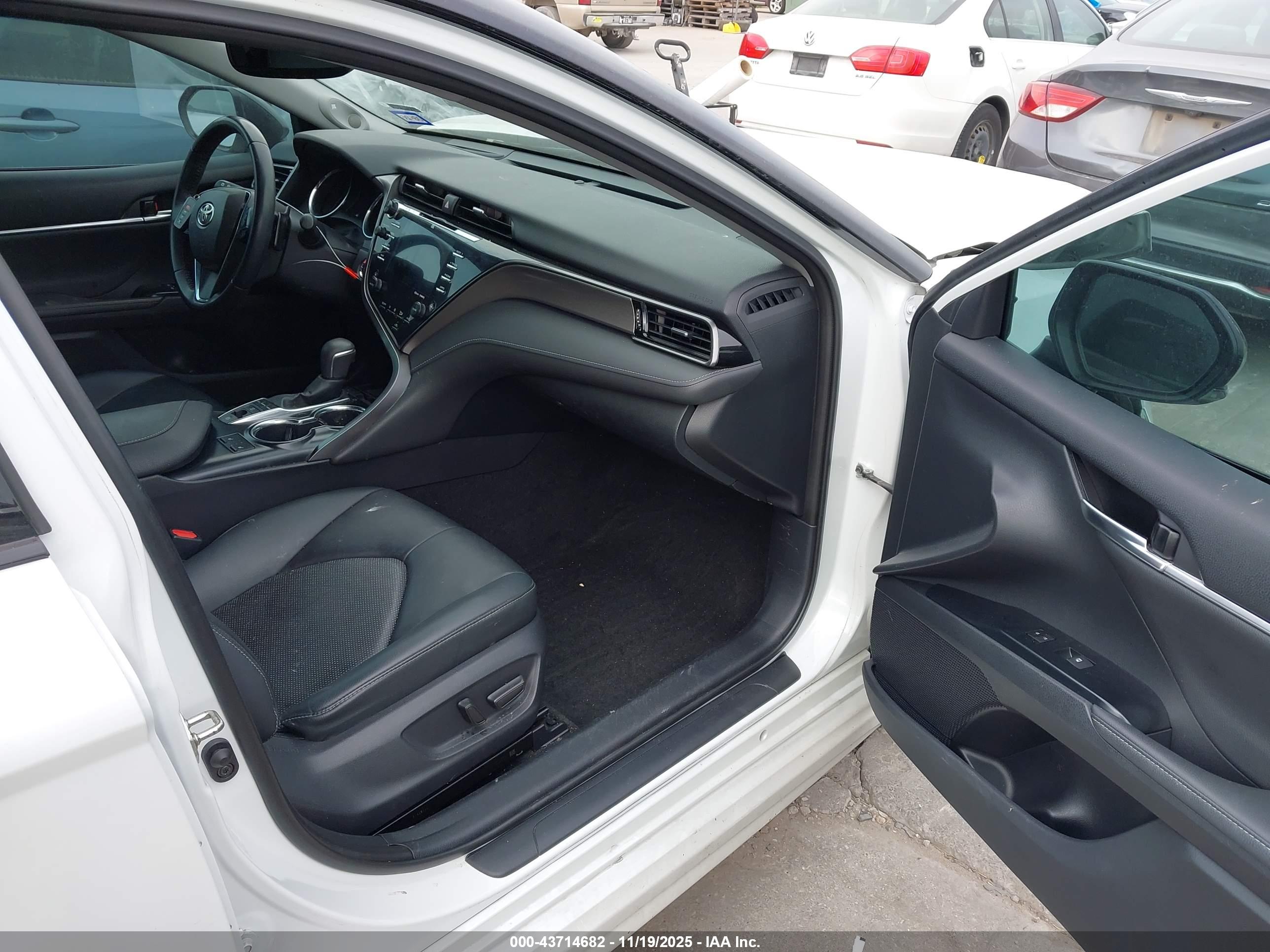 TOYOTA CAMRY image 5