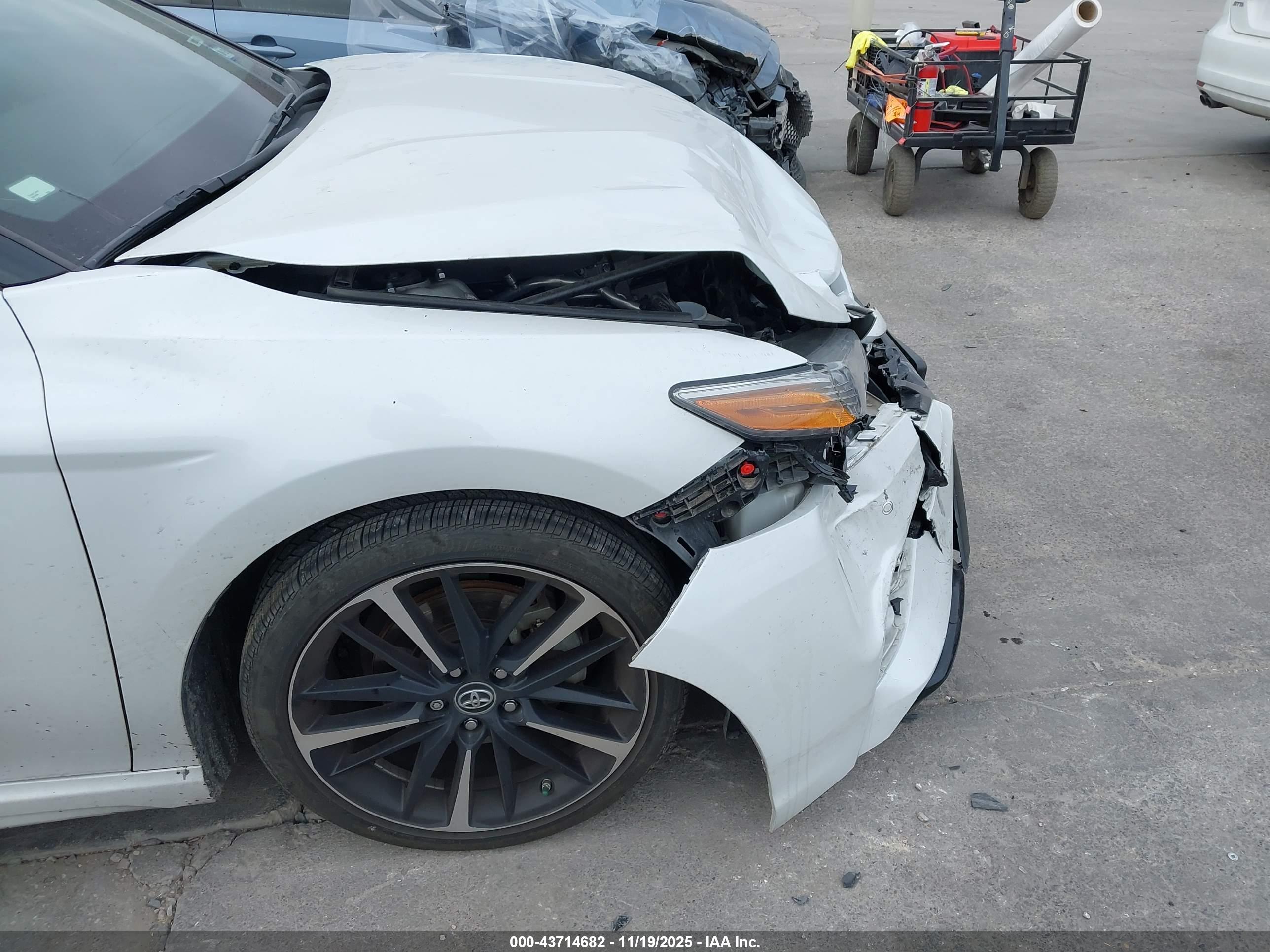 TOYOTA CAMRY image 6