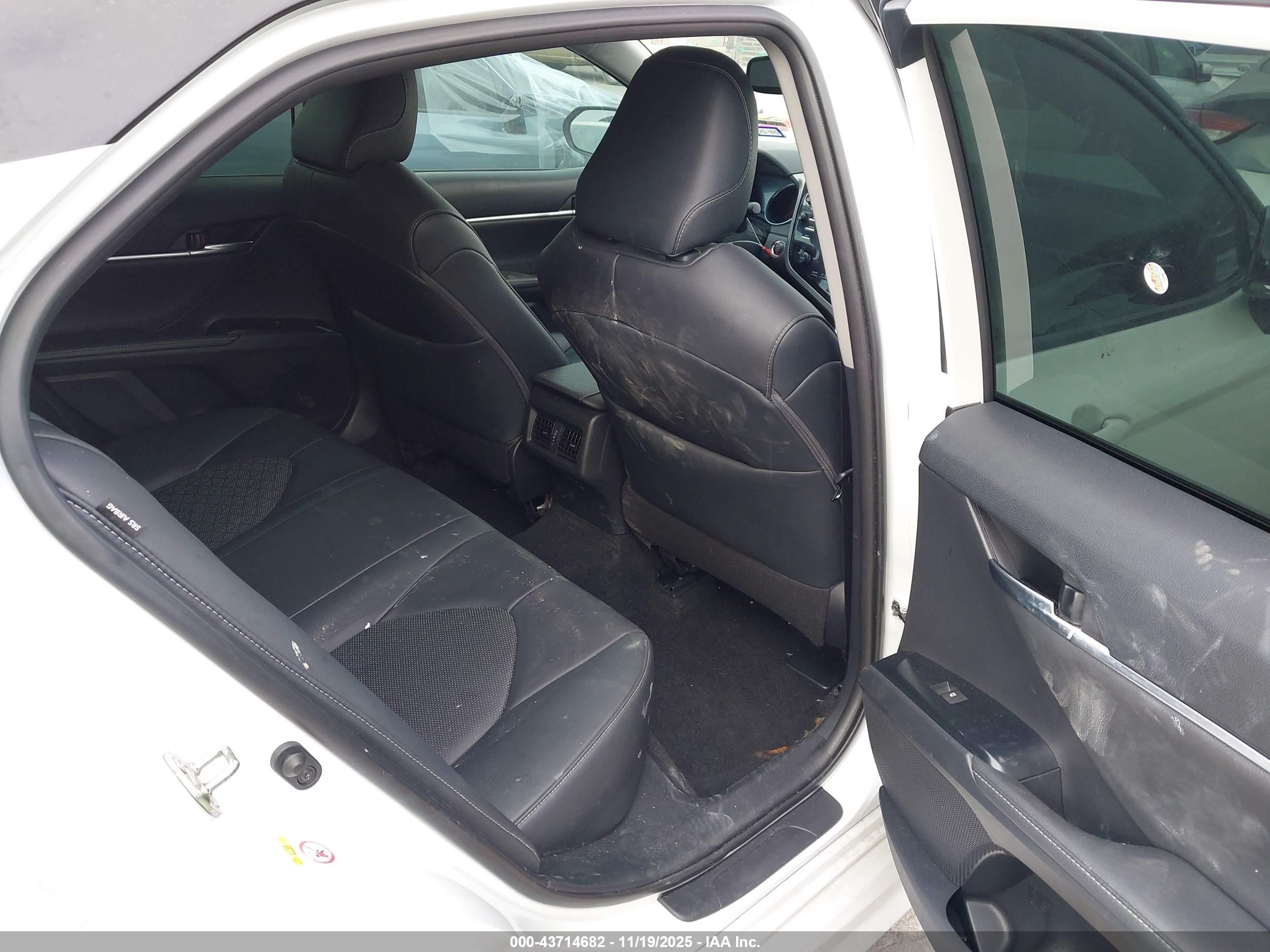 TOYOTA CAMRY image 8