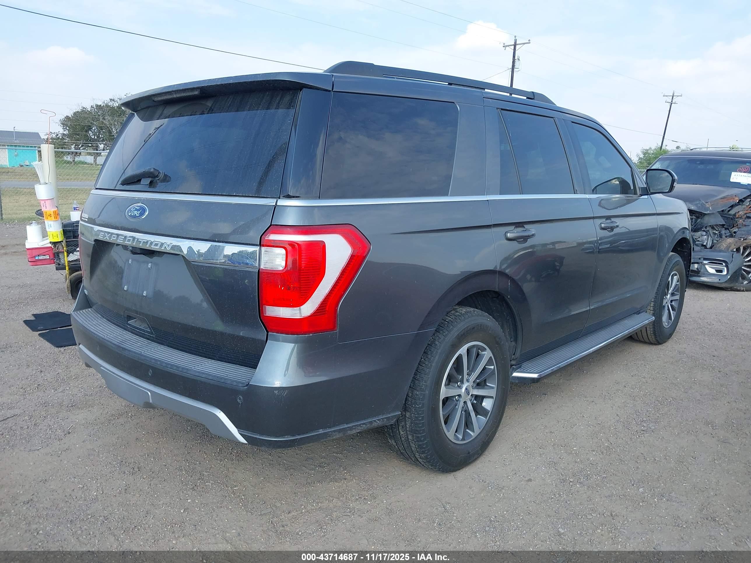 FORD EXPEDITION image 4