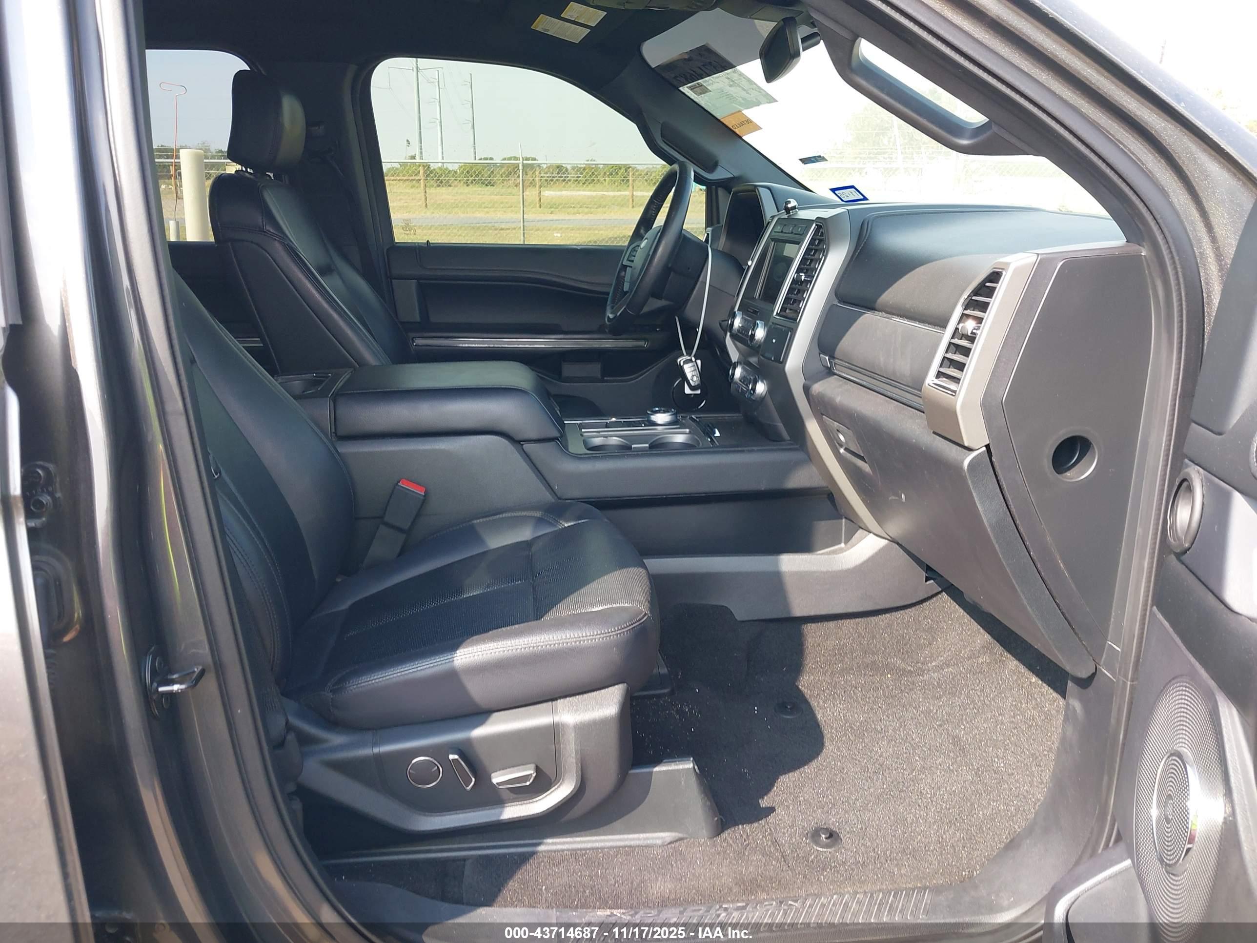 FORD EXPEDITION image 5