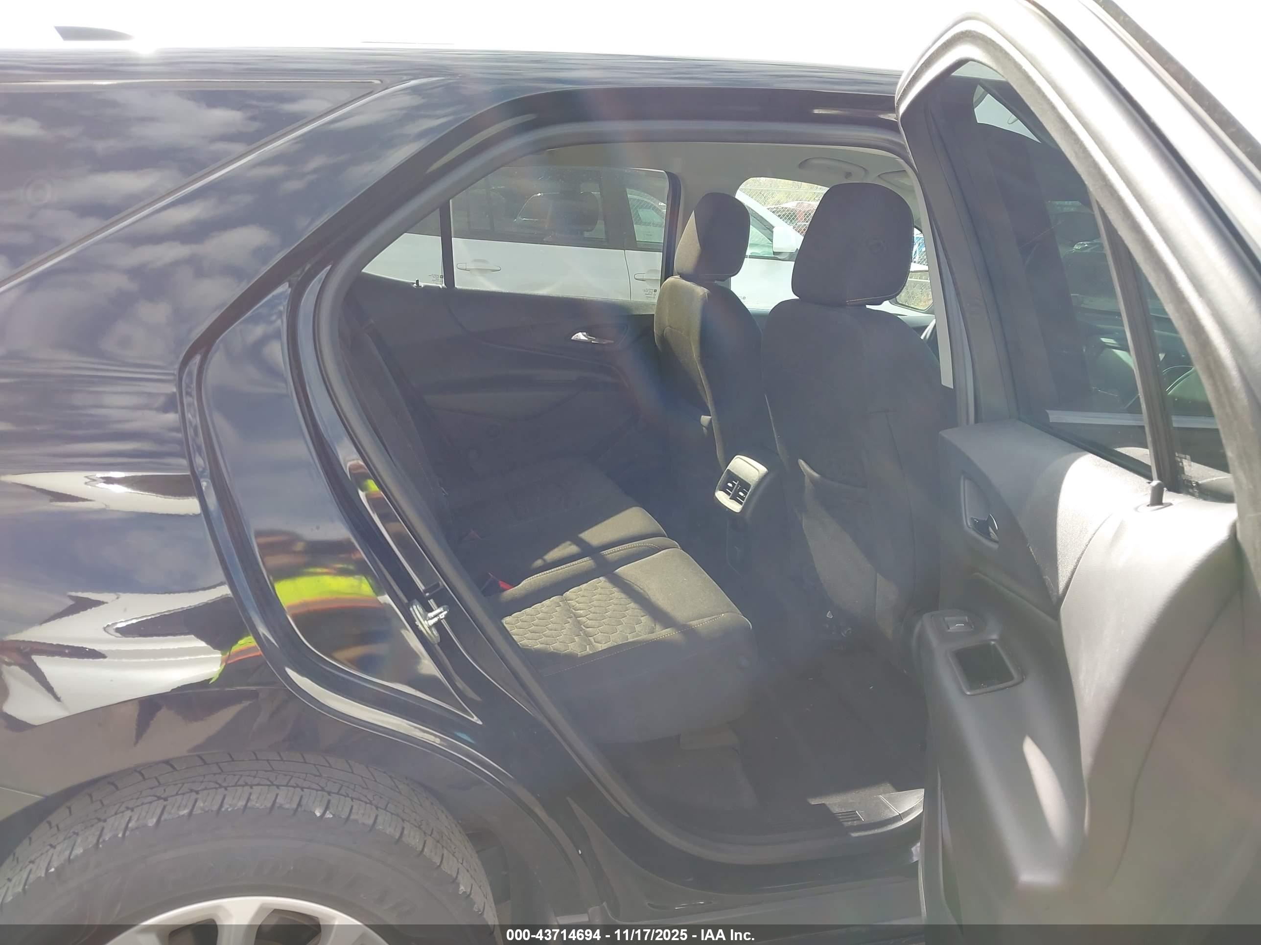 CHEVROLET EQUINOX image 8
