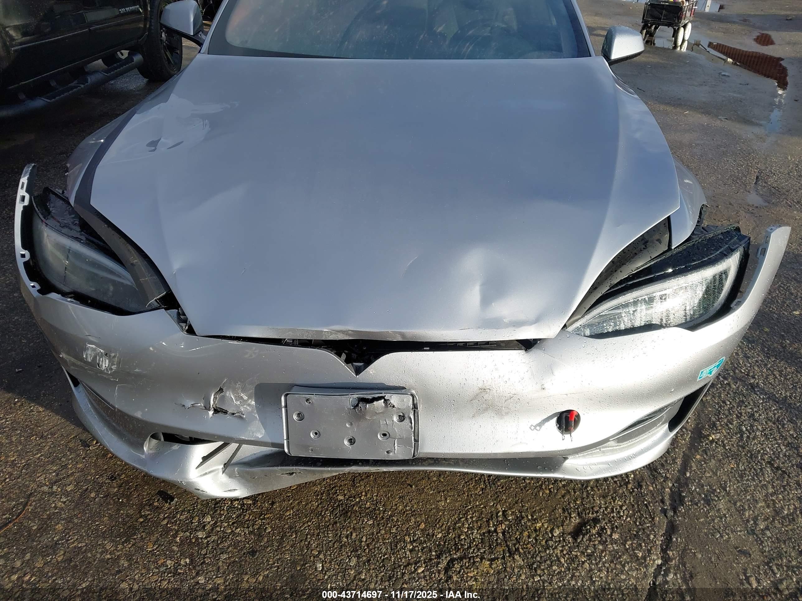 TESLA MODEL image 6