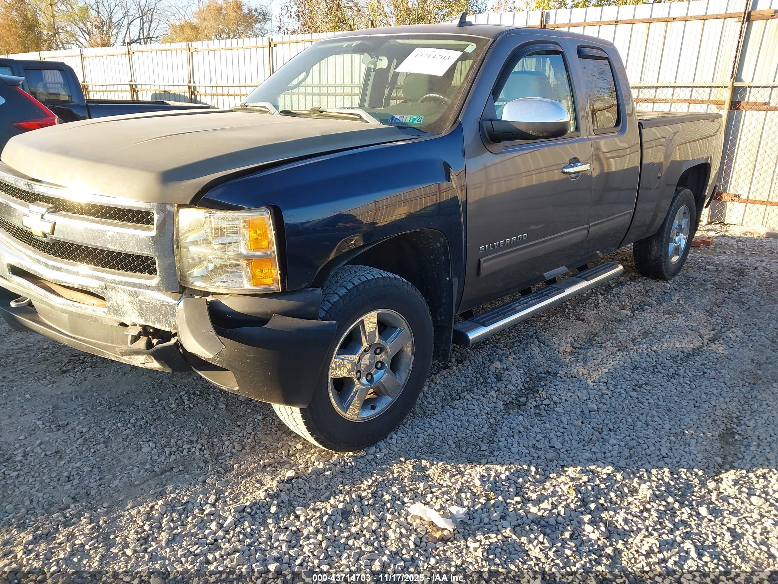 CHEVROLET SILVERADO image 2