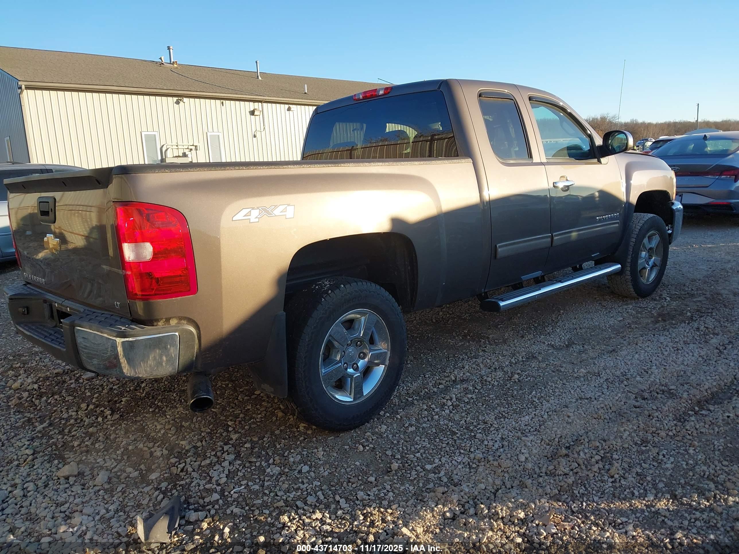 CHEVROLET SILVERADO image 4