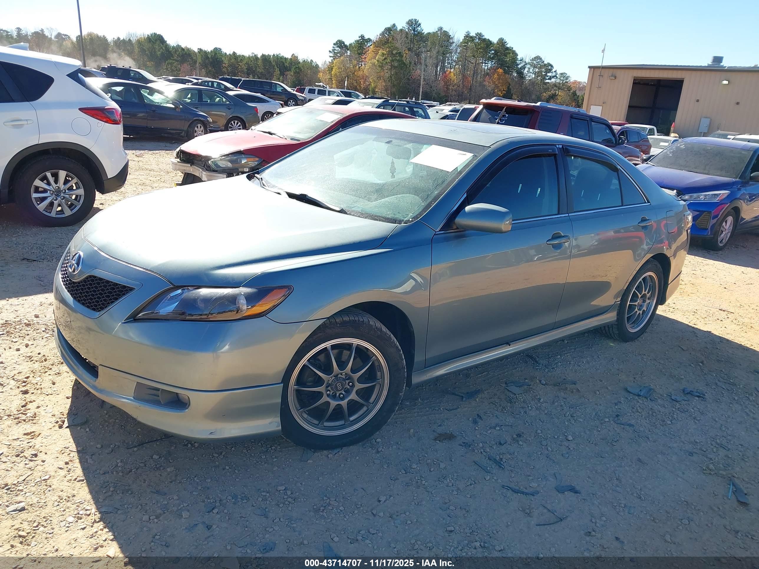 TOYOTA CAMRY image 2
