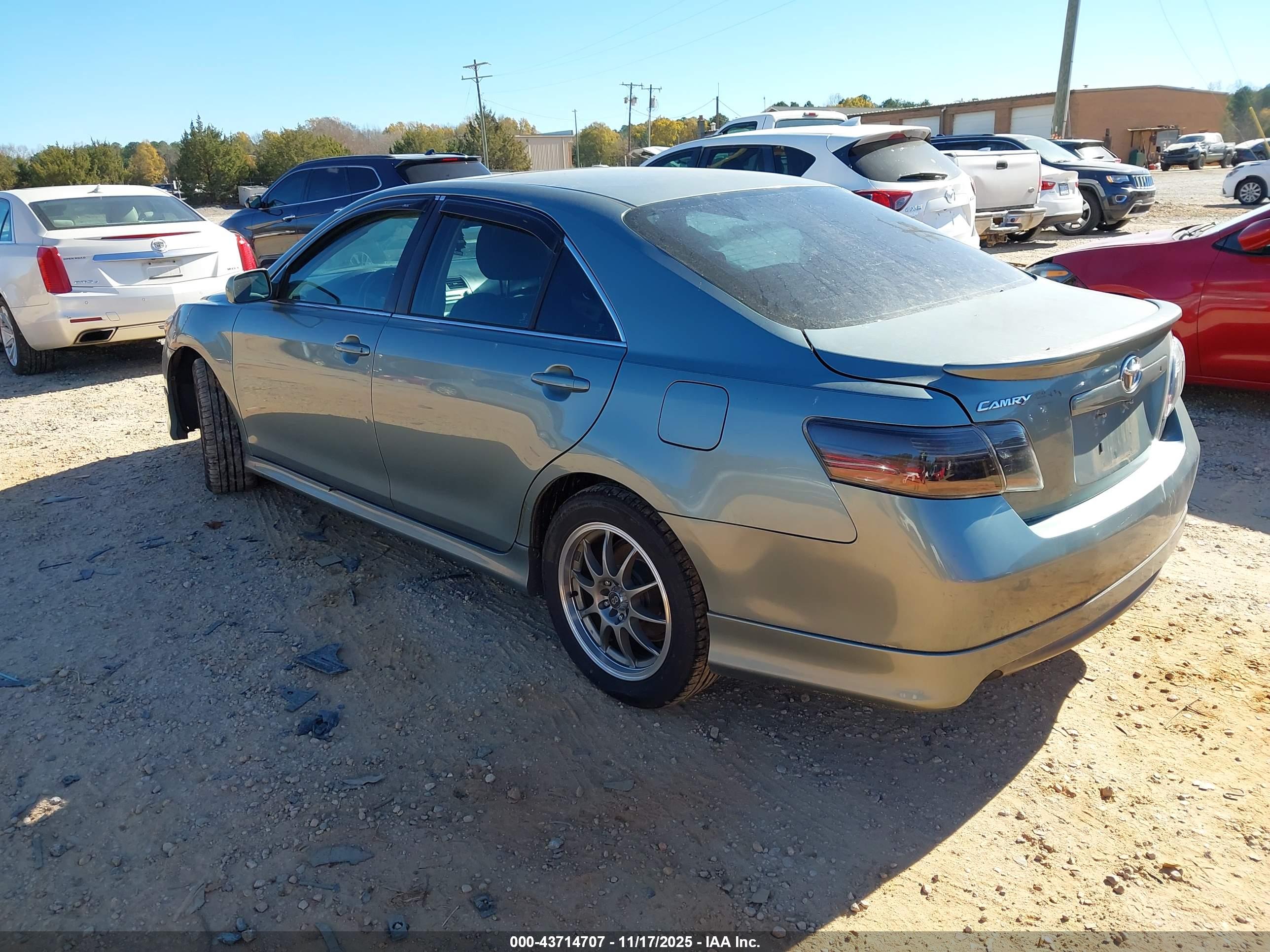 TOYOTA CAMRY image 3
