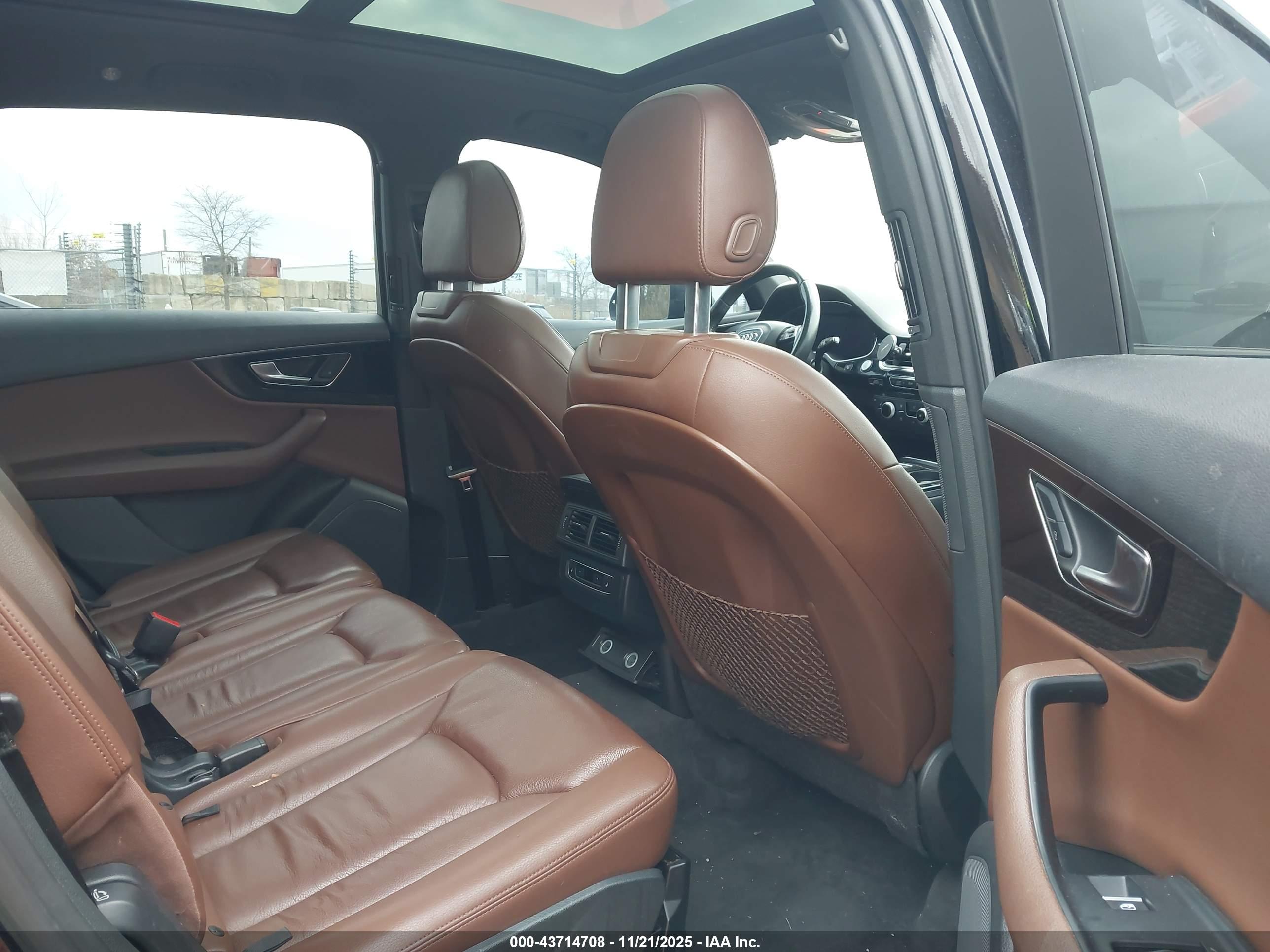 AUDI Q7 image 8