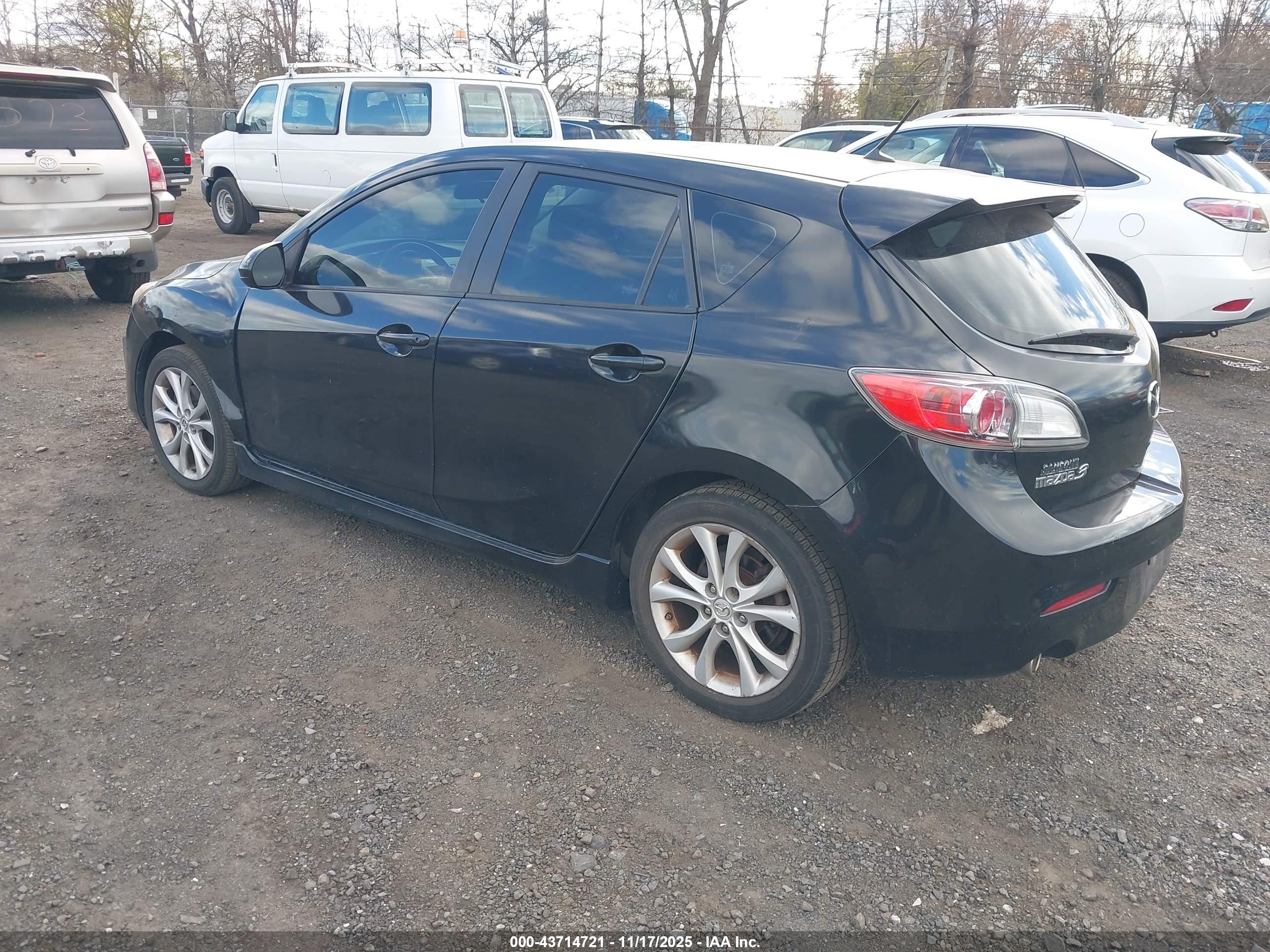 MAZDA MAZDA3 image 3