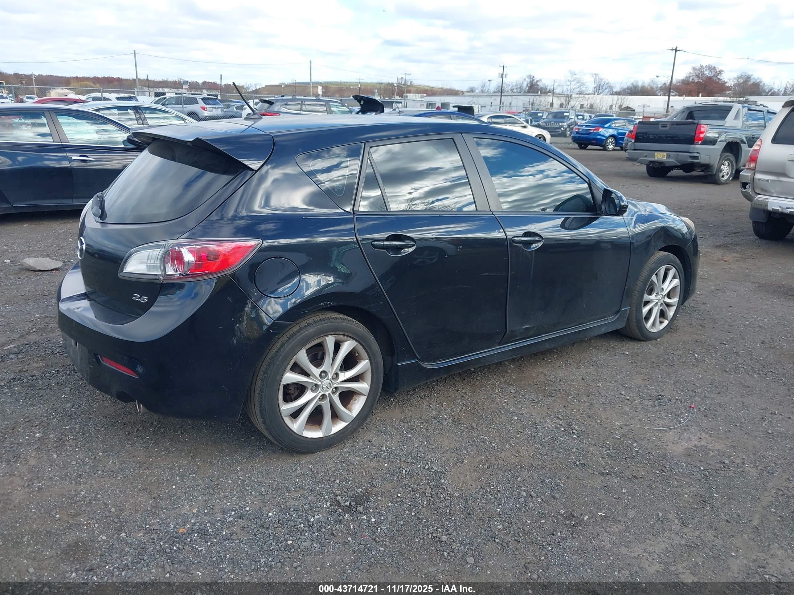 MAZDA MAZDA3 image 4