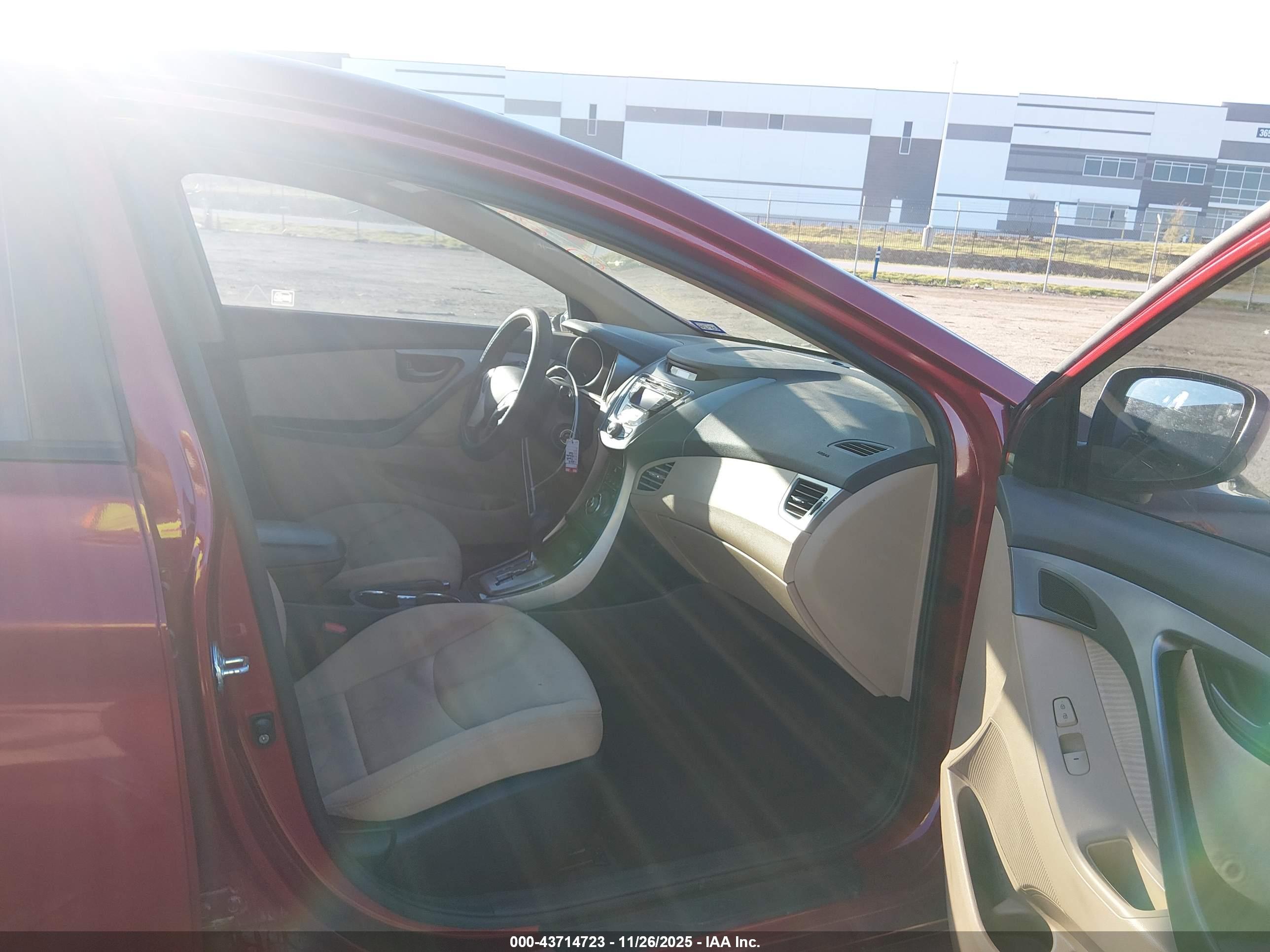 HYUNDAI ELANTRA image 5