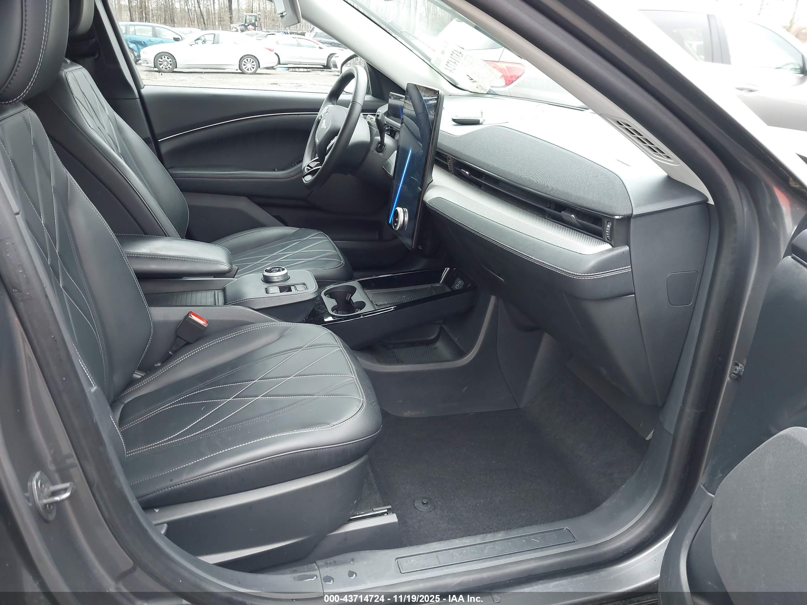 FORD MUSTANG image 5
