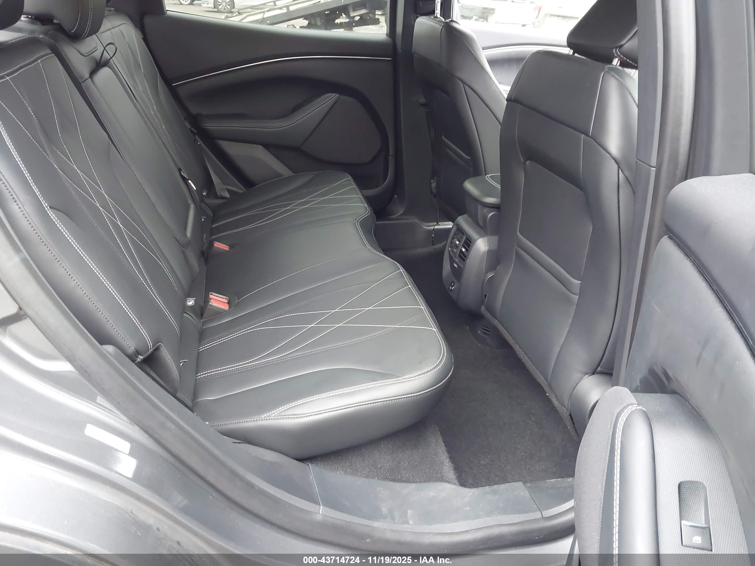 FORD MUSTANG image 8