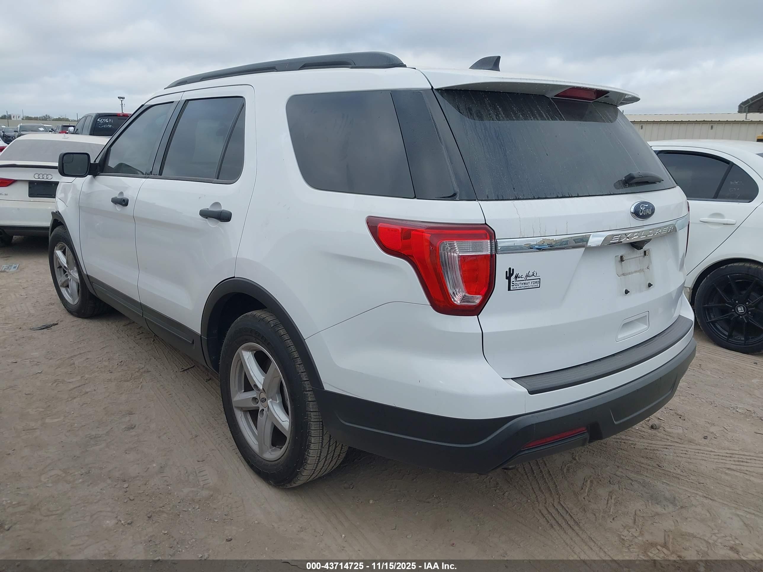 FORD EXPLORER image 3
