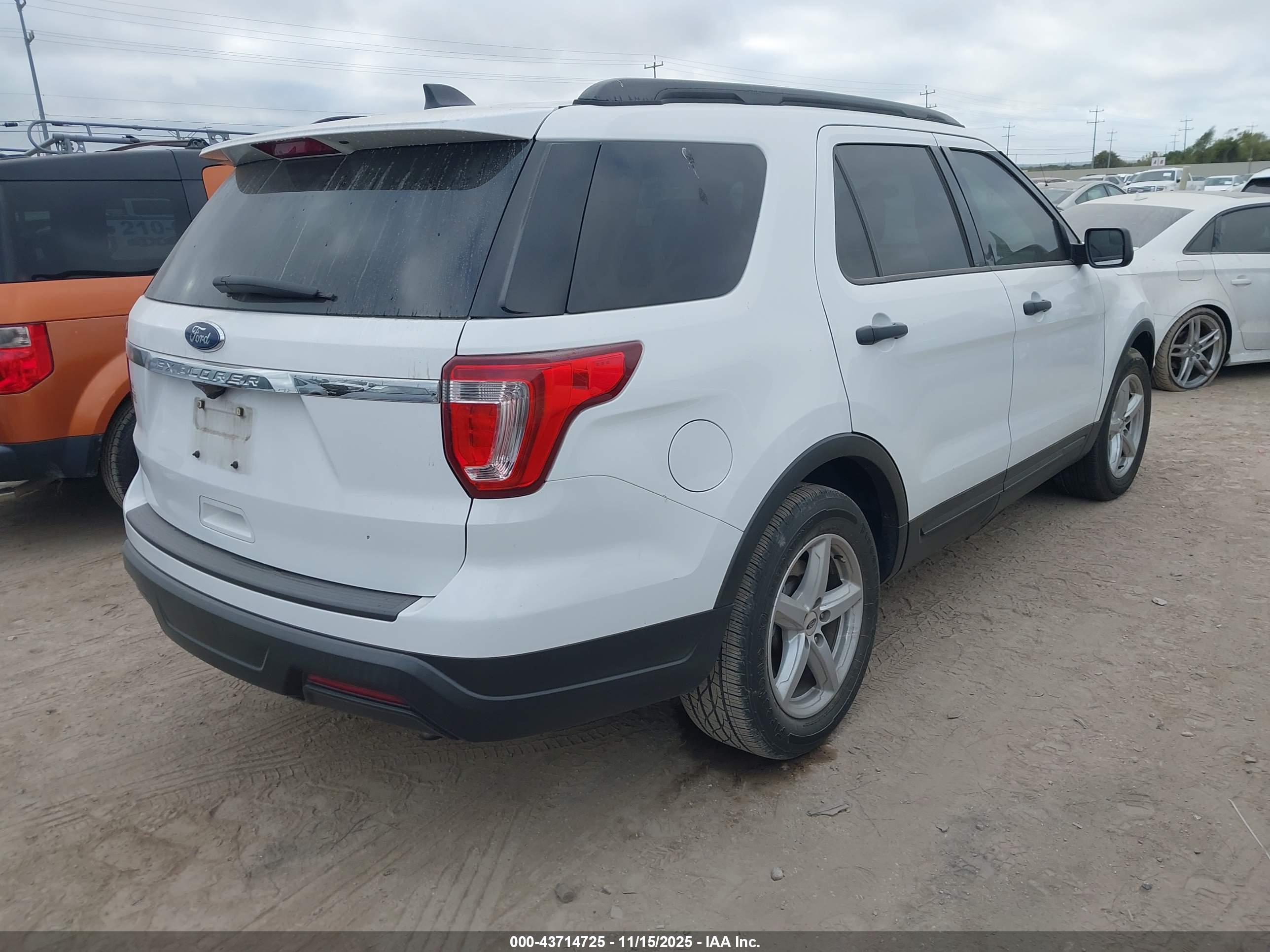 FORD EXPLORER image 4