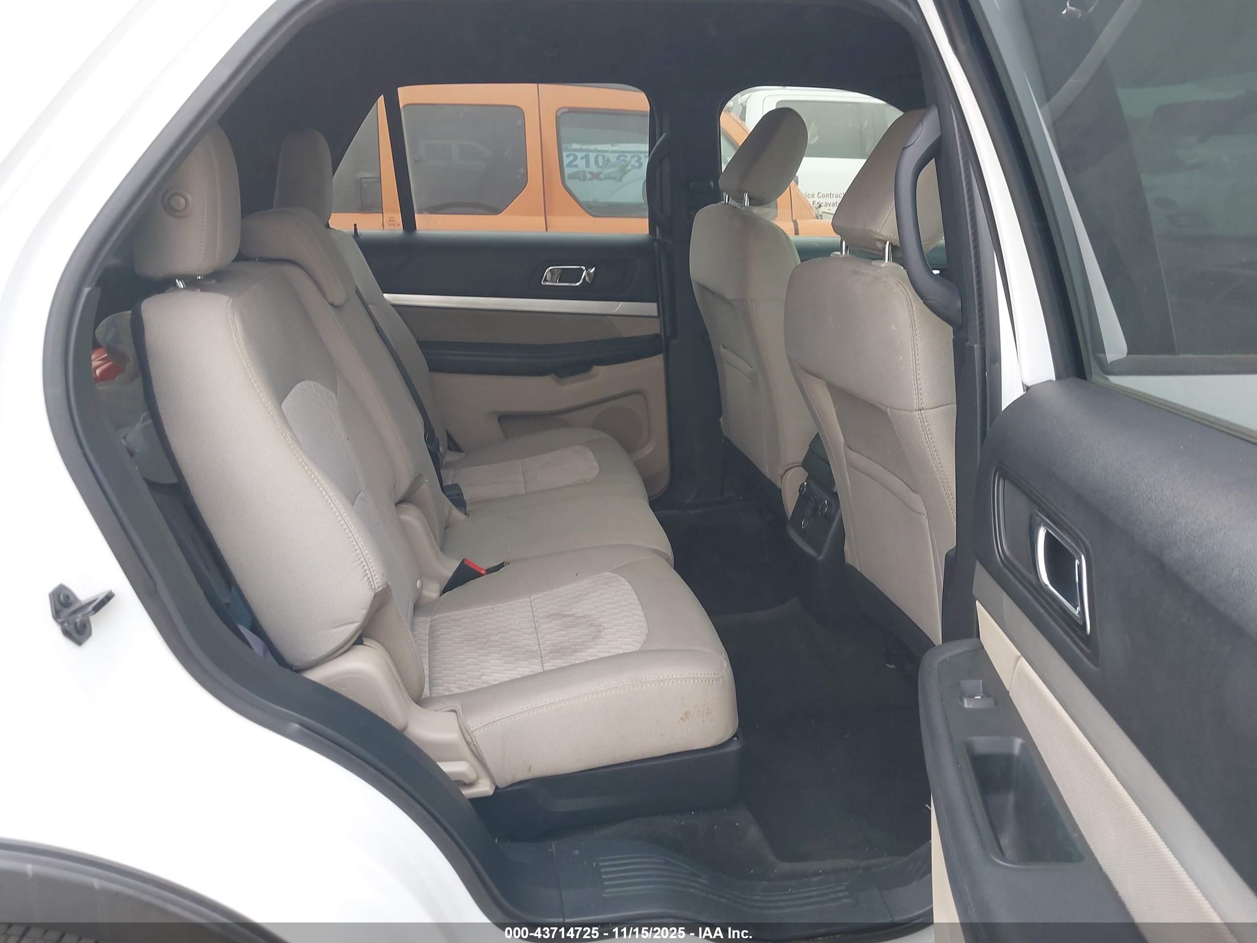 FORD EXPLORER image 8
