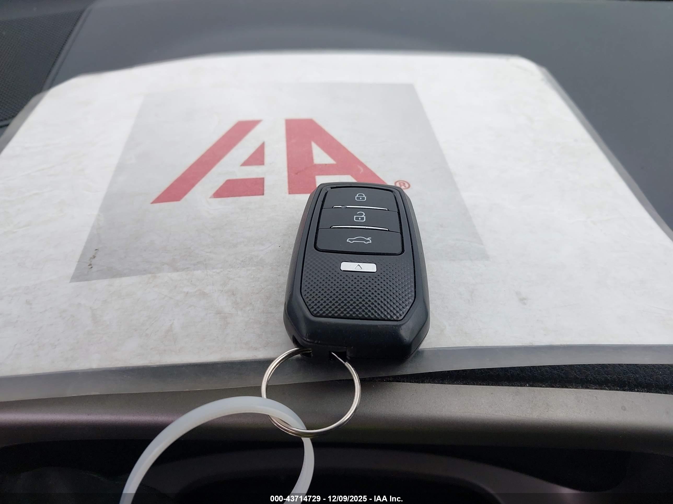 TOYOTA RAV4 image 11