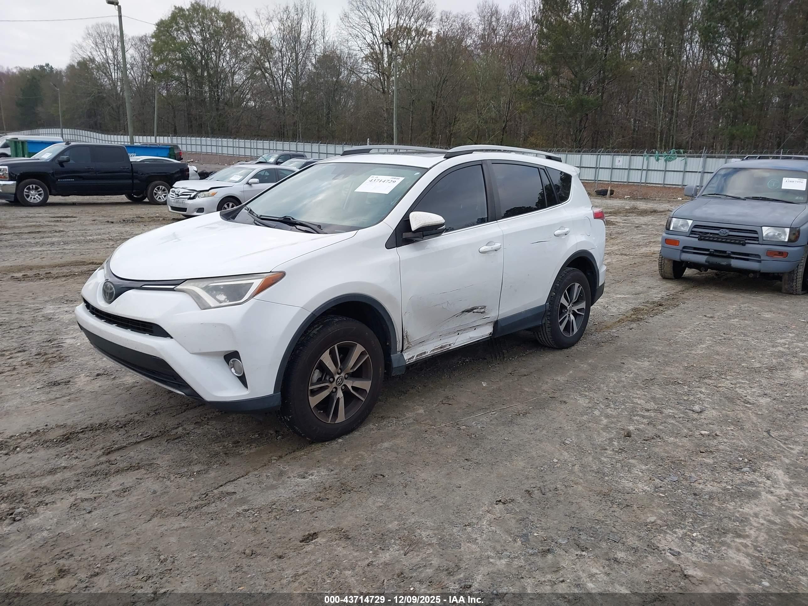 TOYOTA RAV4 image 2