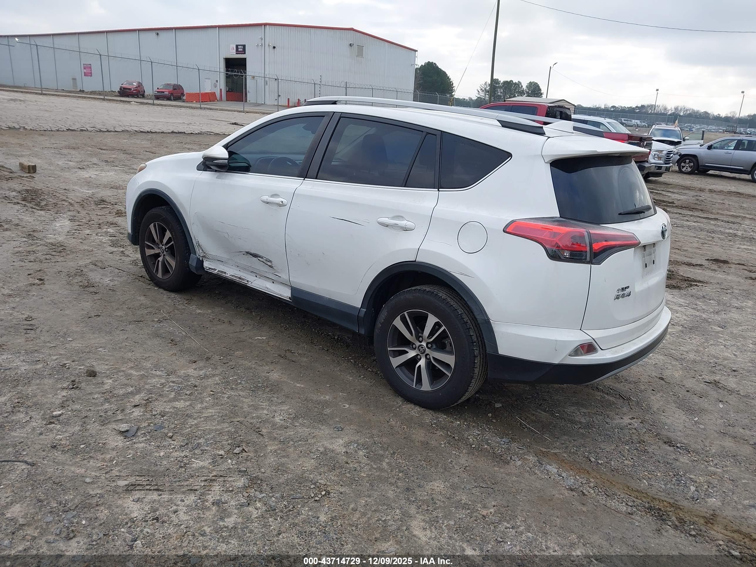 TOYOTA RAV4 image 3