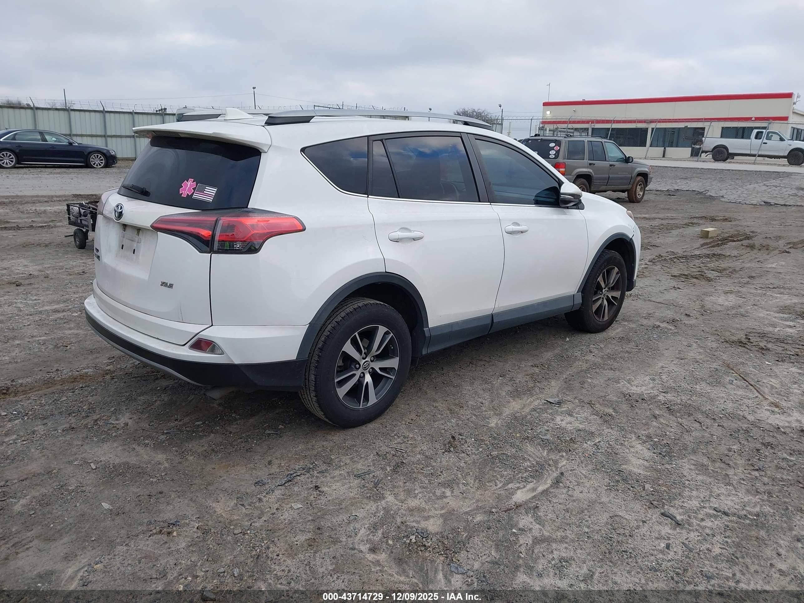 TOYOTA RAV4 image 4