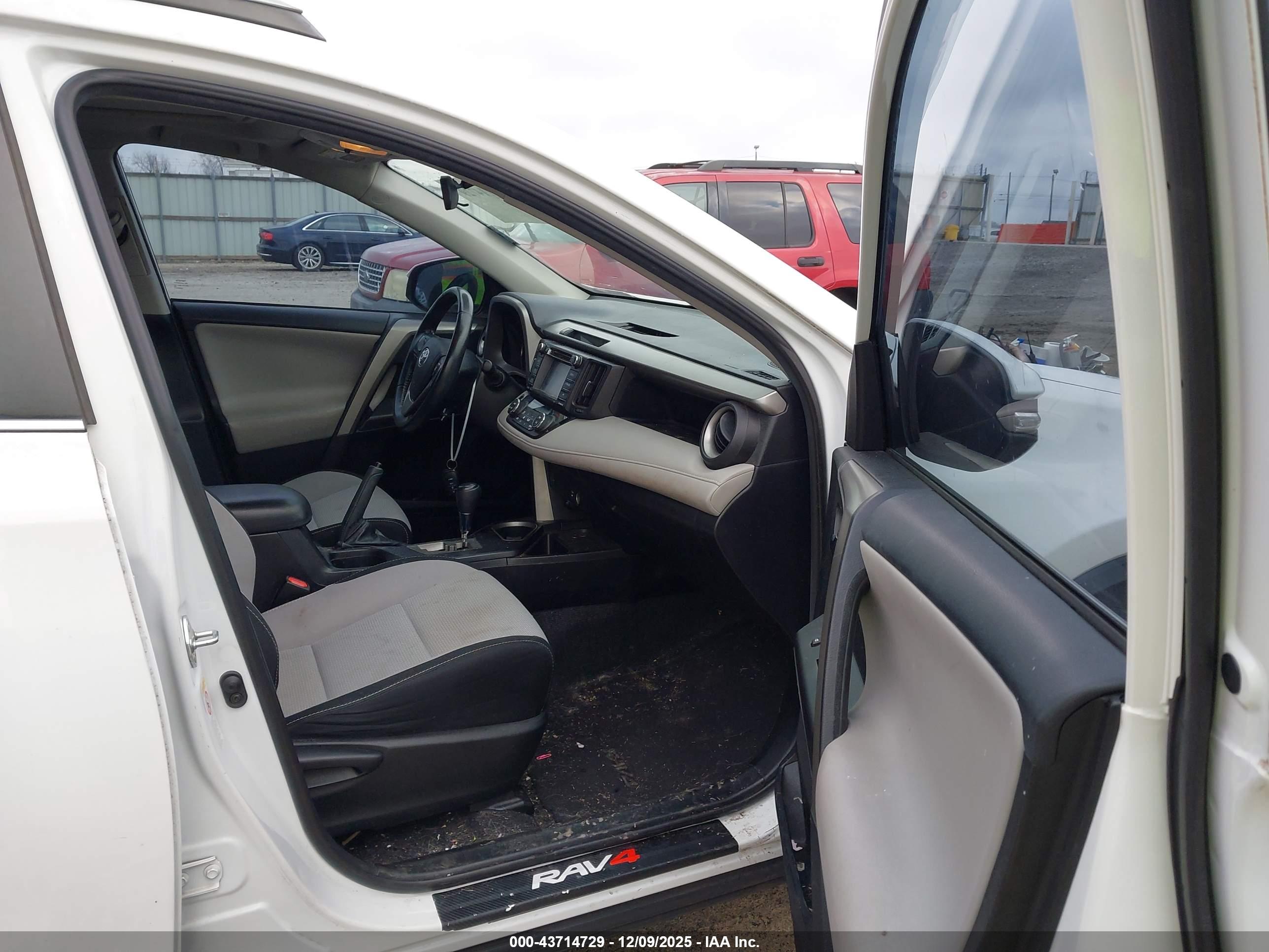 TOYOTA RAV4 image 5