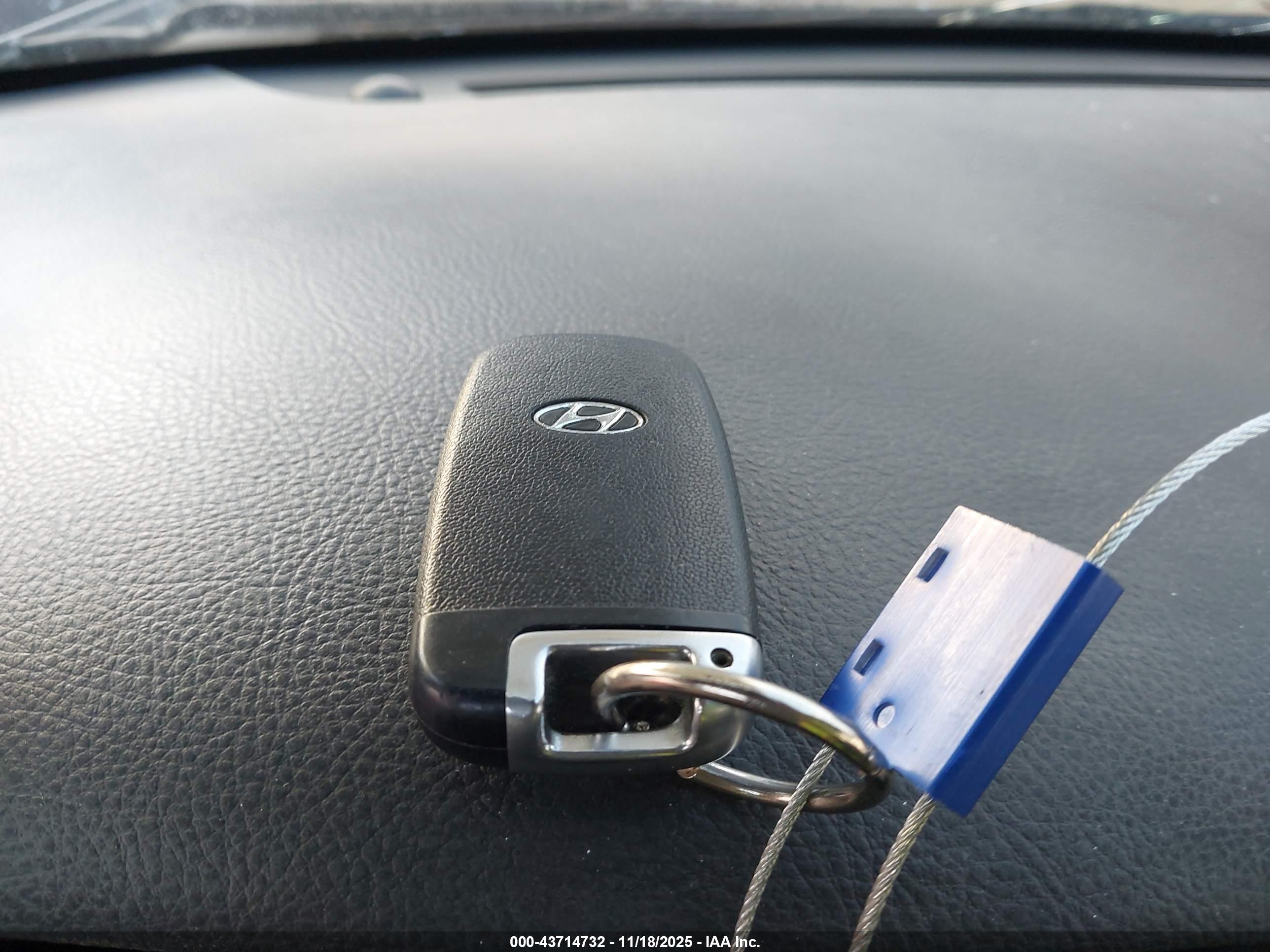 HYUNDAI GENESIS image 11