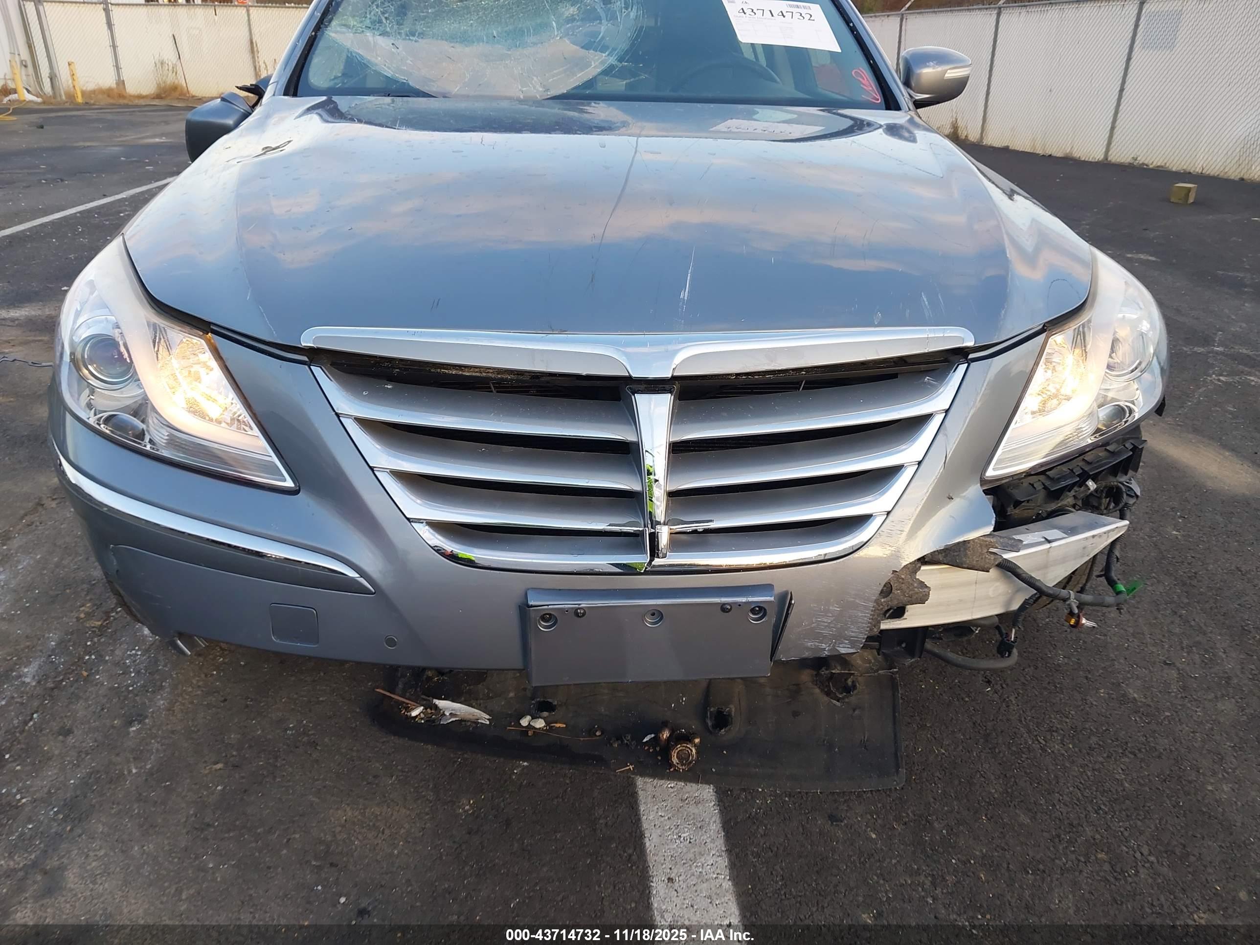 HYUNDAI GENESIS image 6