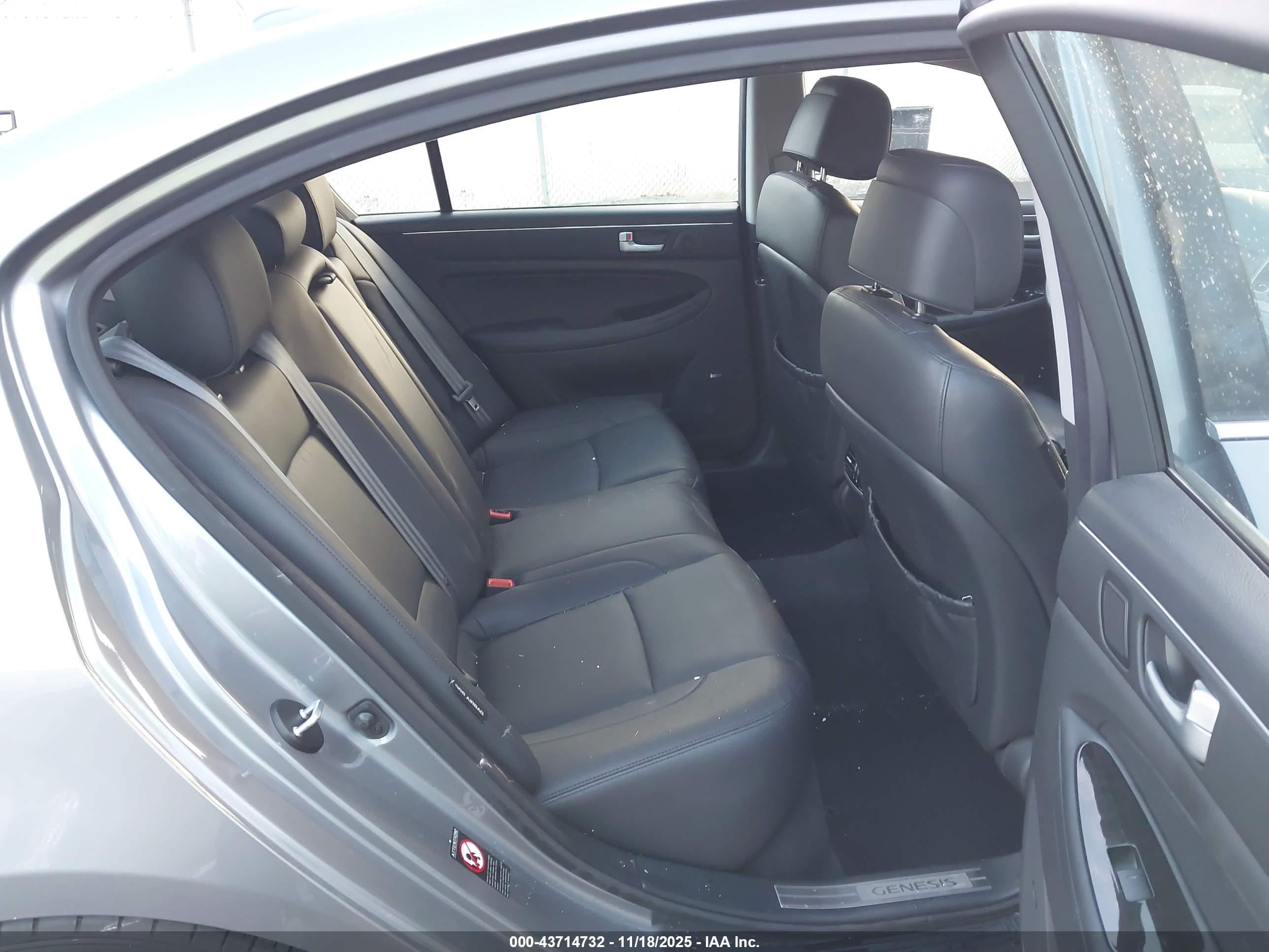 HYUNDAI GENESIS image 8