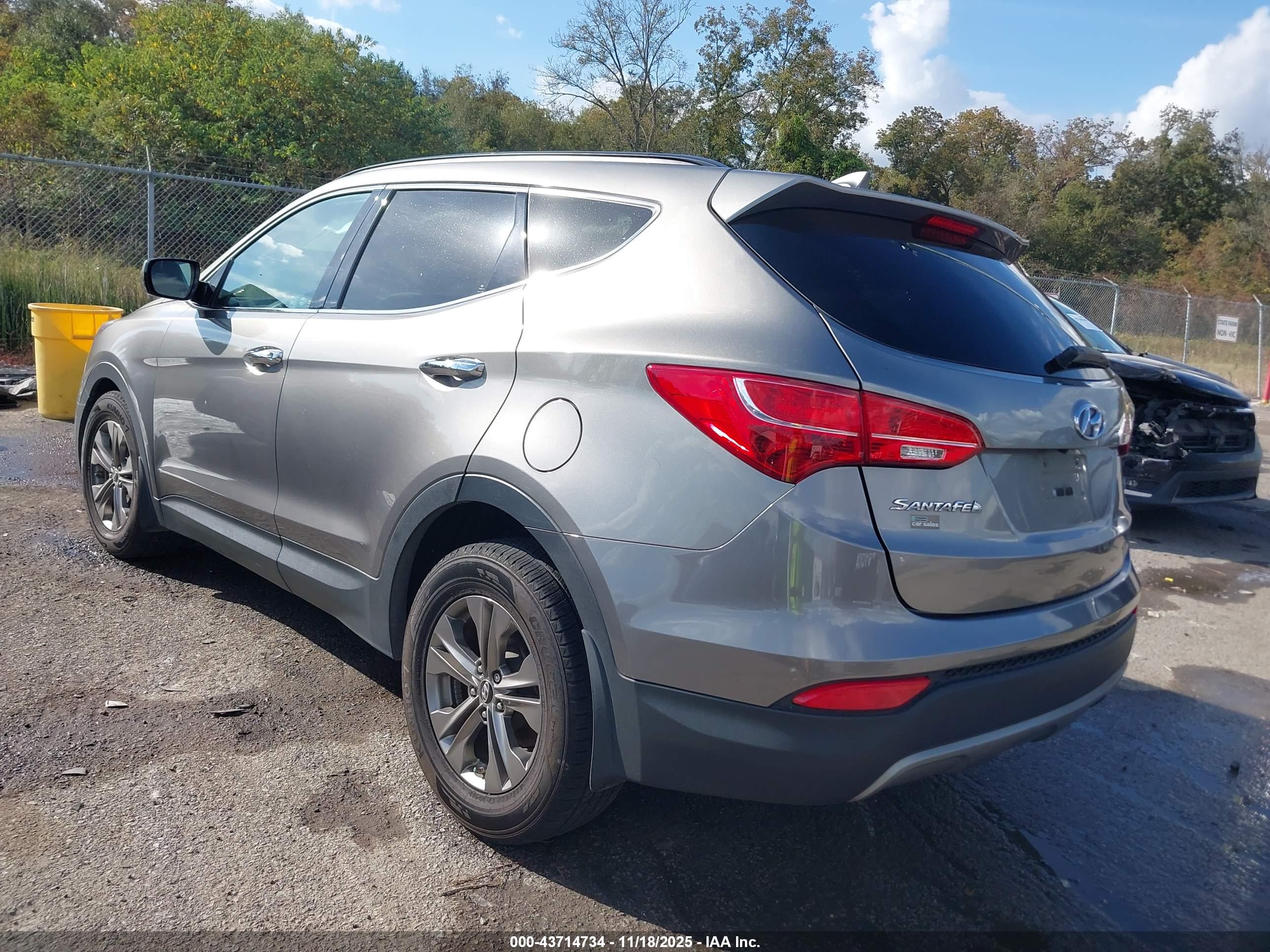 HYUNDAI SANTA image 3