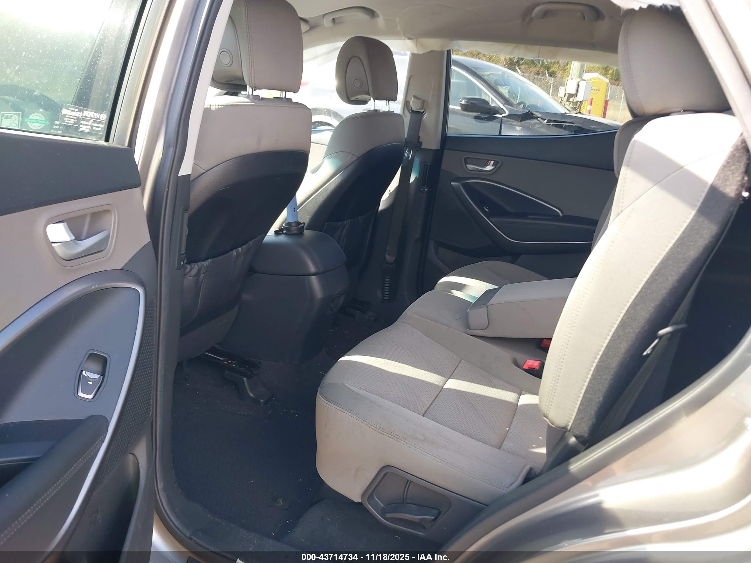 HYUNDAI SANTA image 8