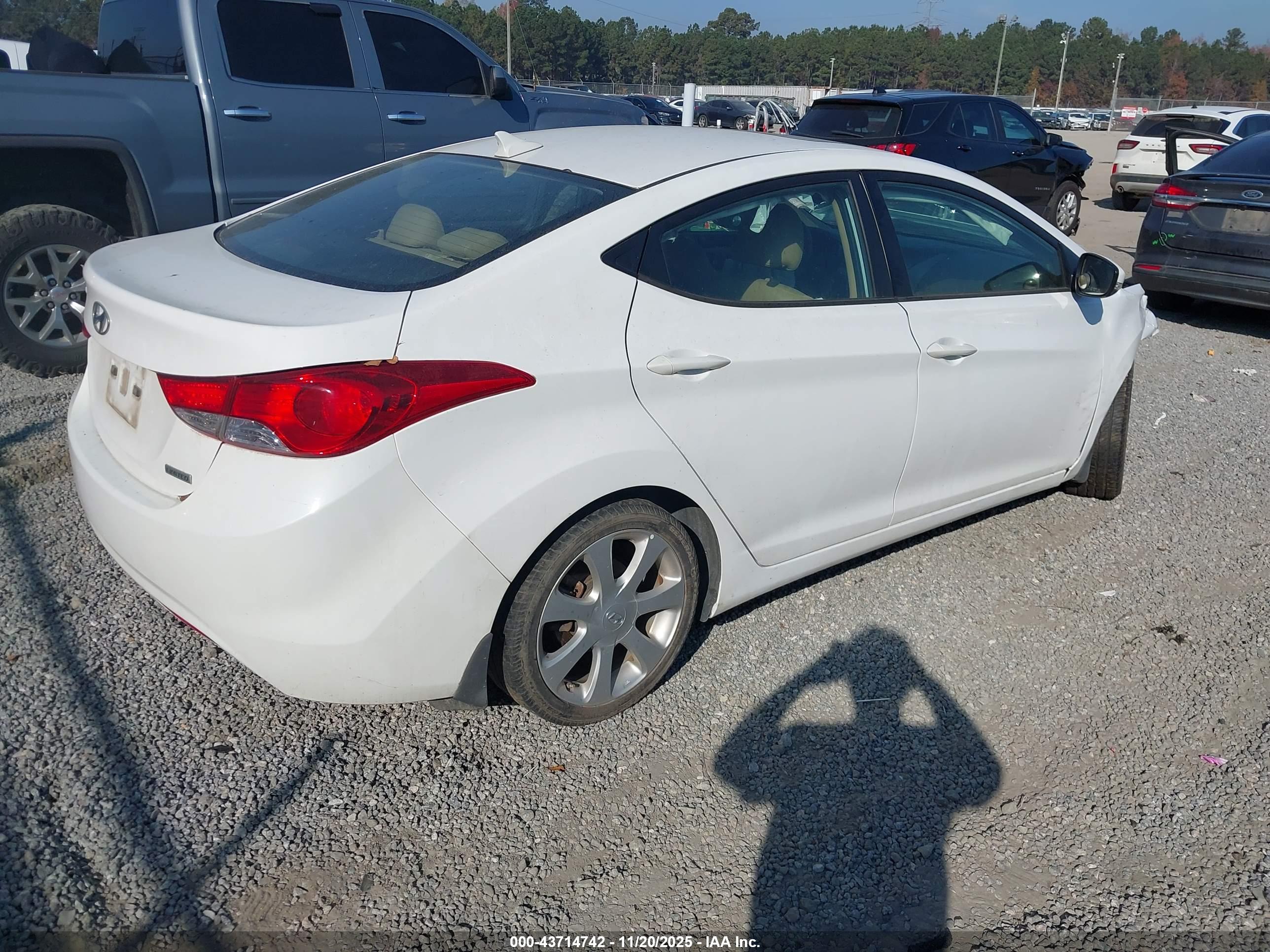HYUNDAI ELANTRA image 4