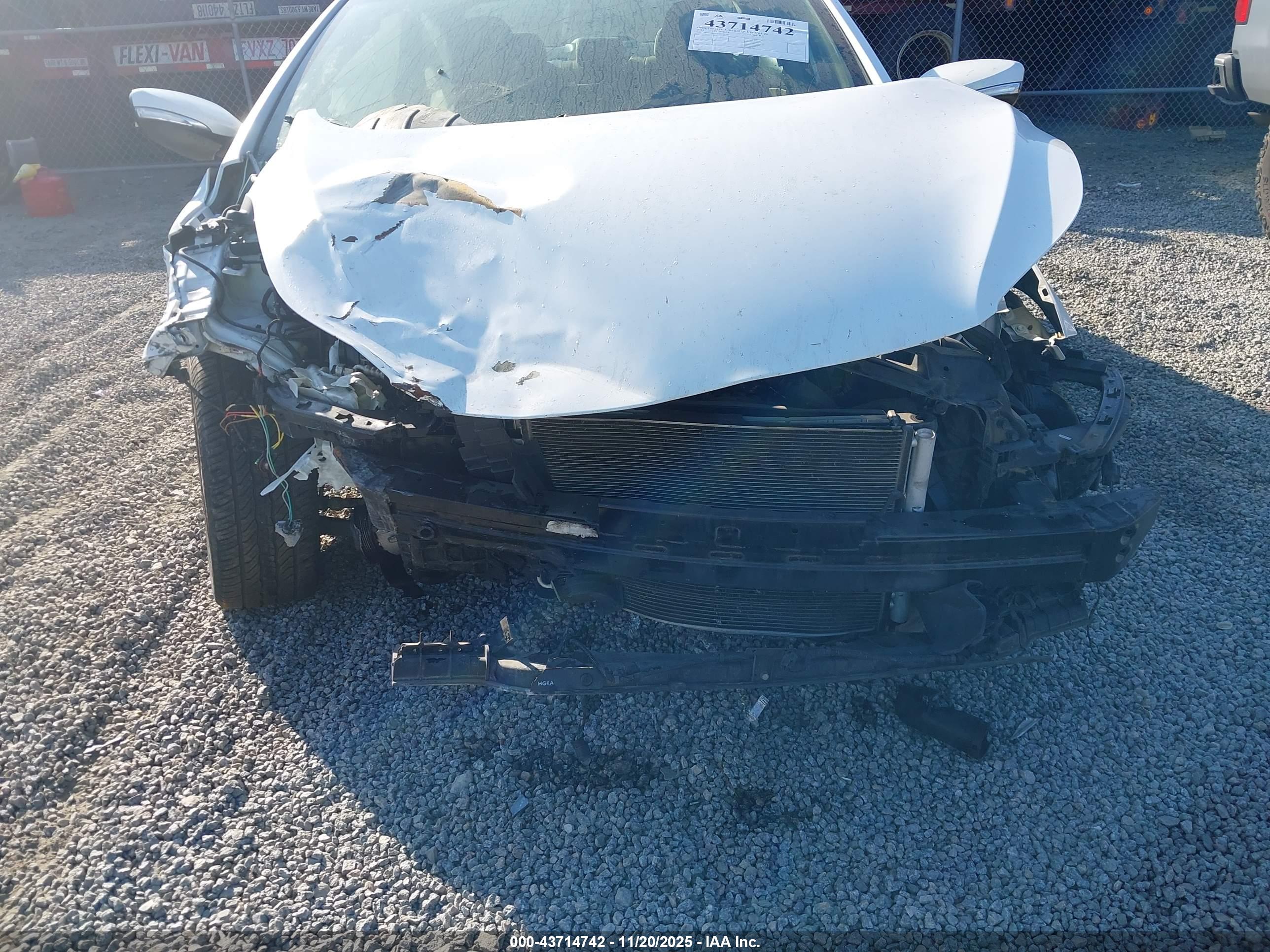 HYUNDAI ELANTRA image 6