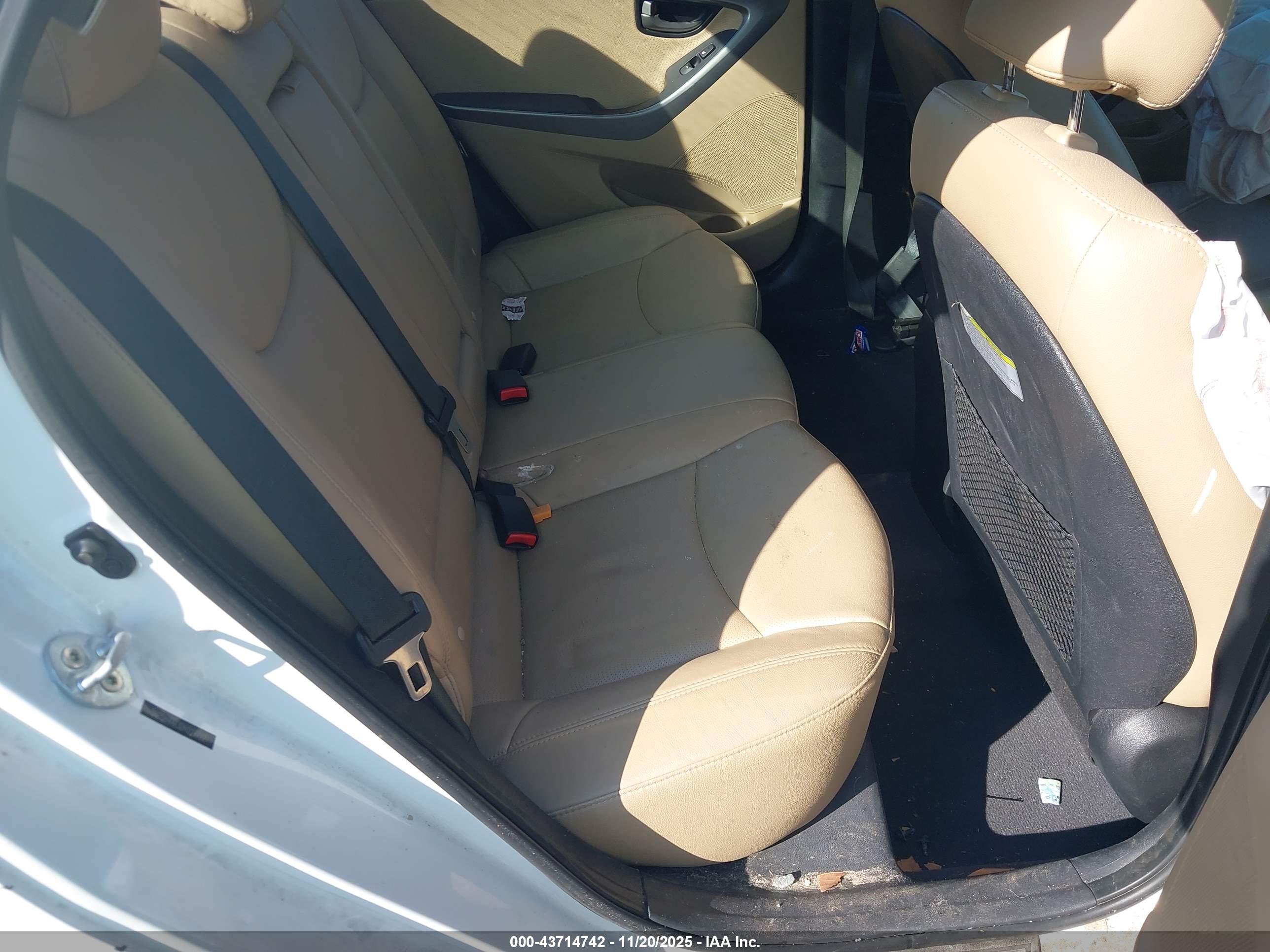 HYUNDAI ELANTRA image 8