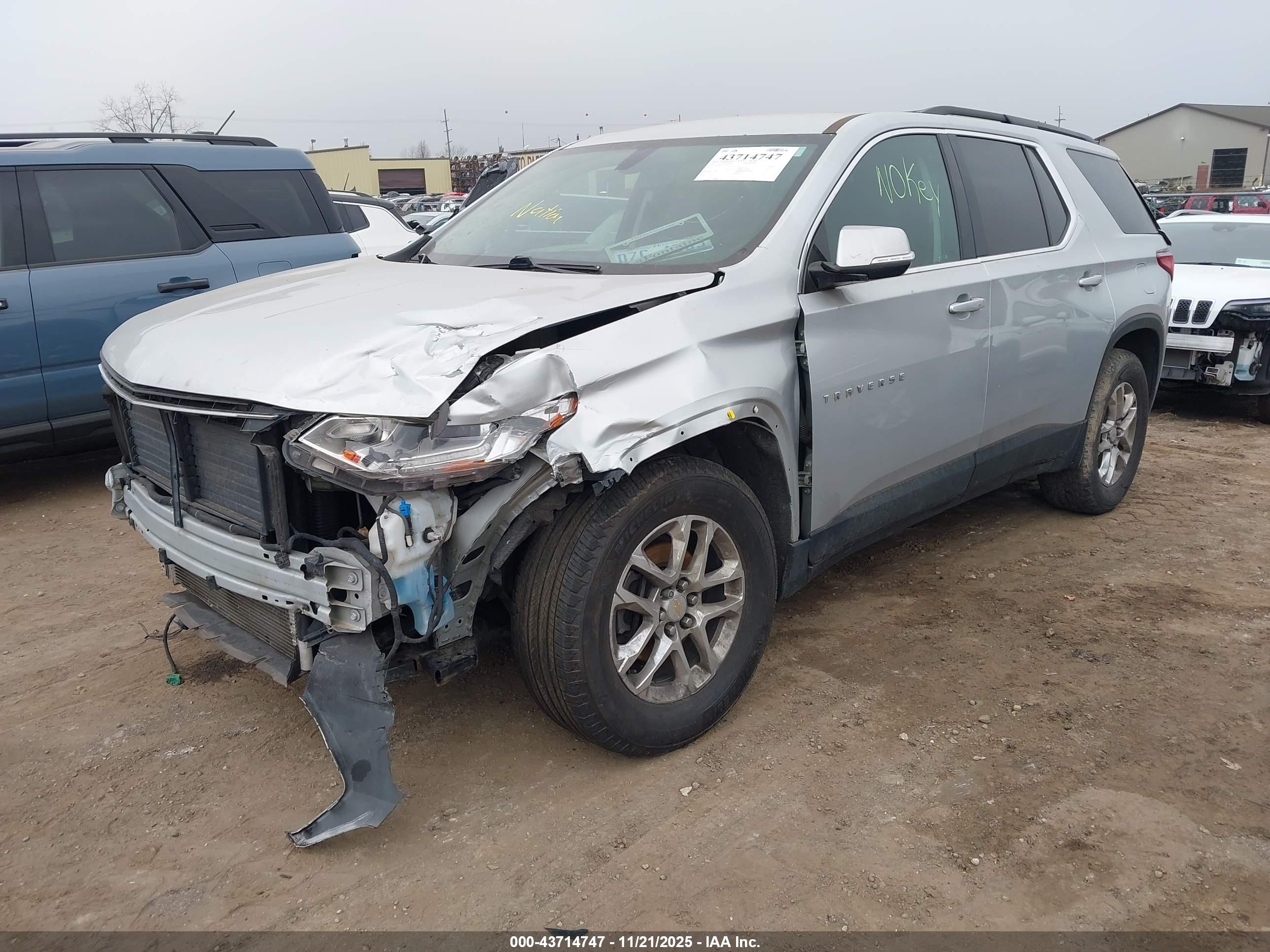 CHEVROLET TRAVERSE image 2