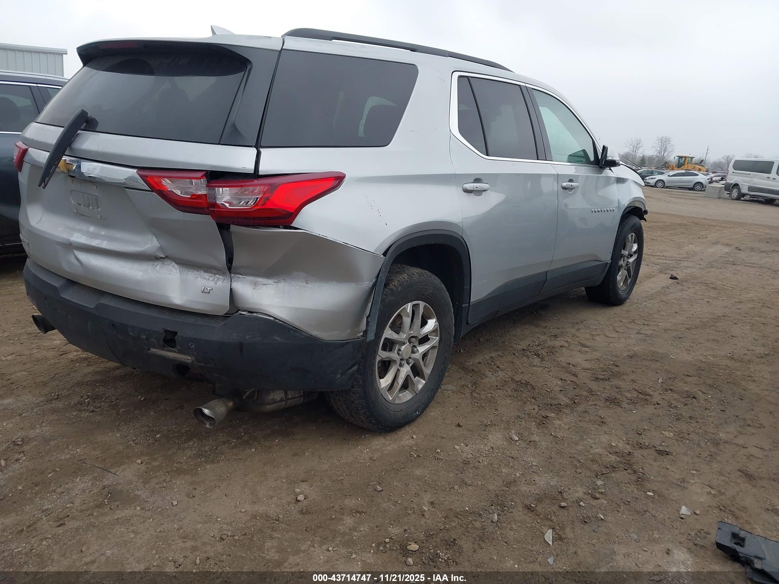 CHEVROLET TRAVERSE image 4