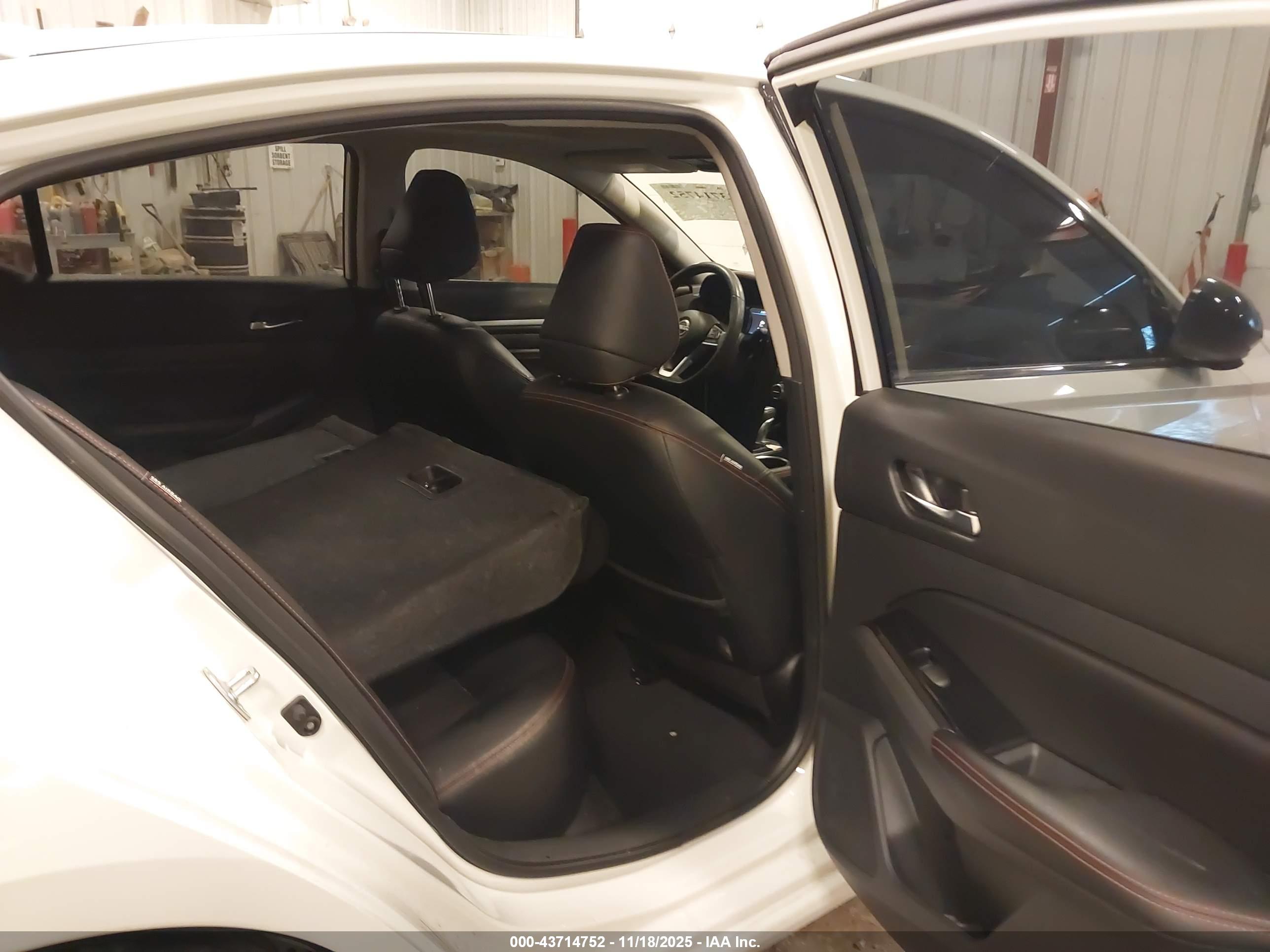 NISSAN ALTIMA image 8