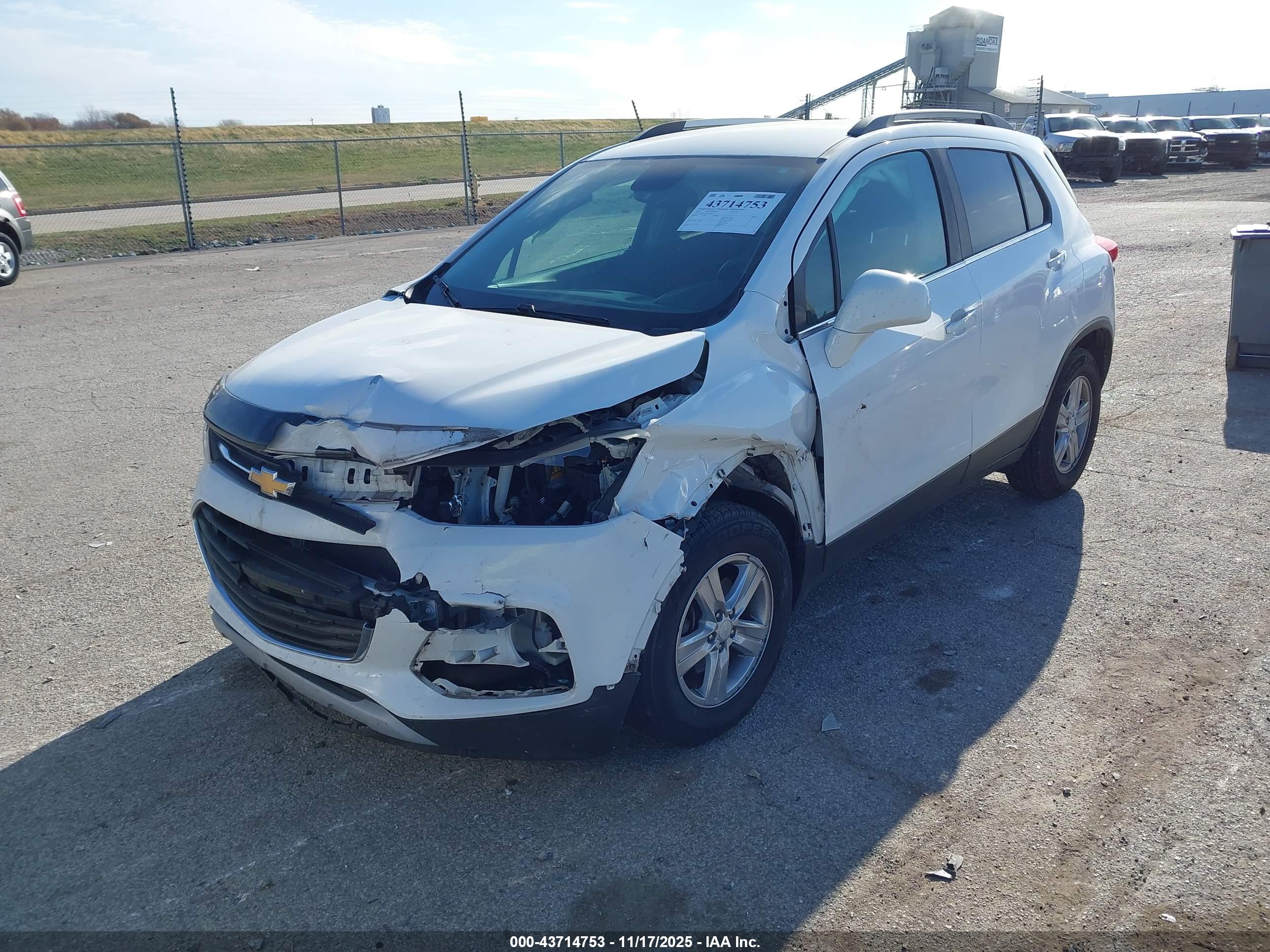 CHEVROLET TRAX image 2