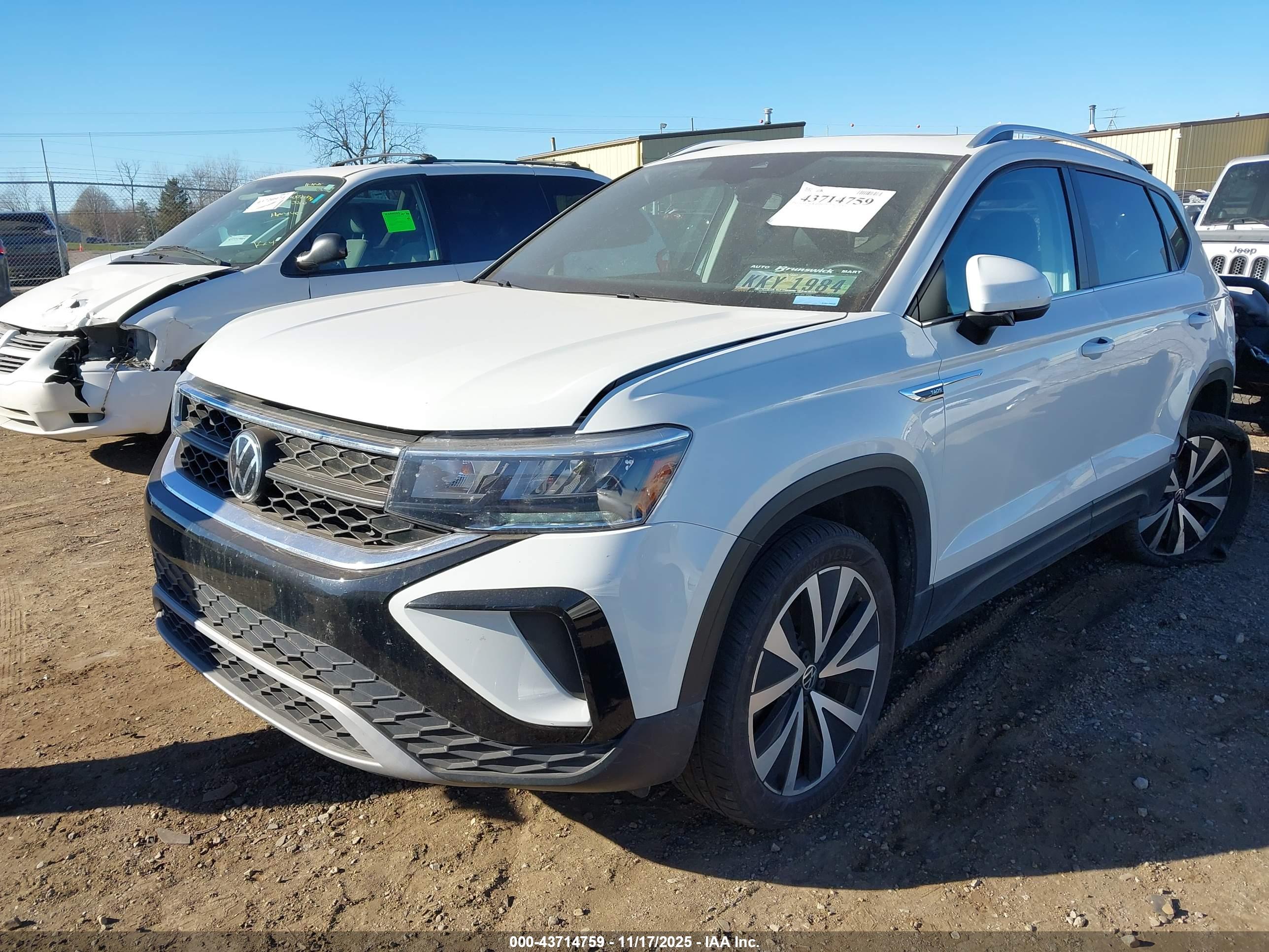 VOLKSWAGEN TAOS image 2
