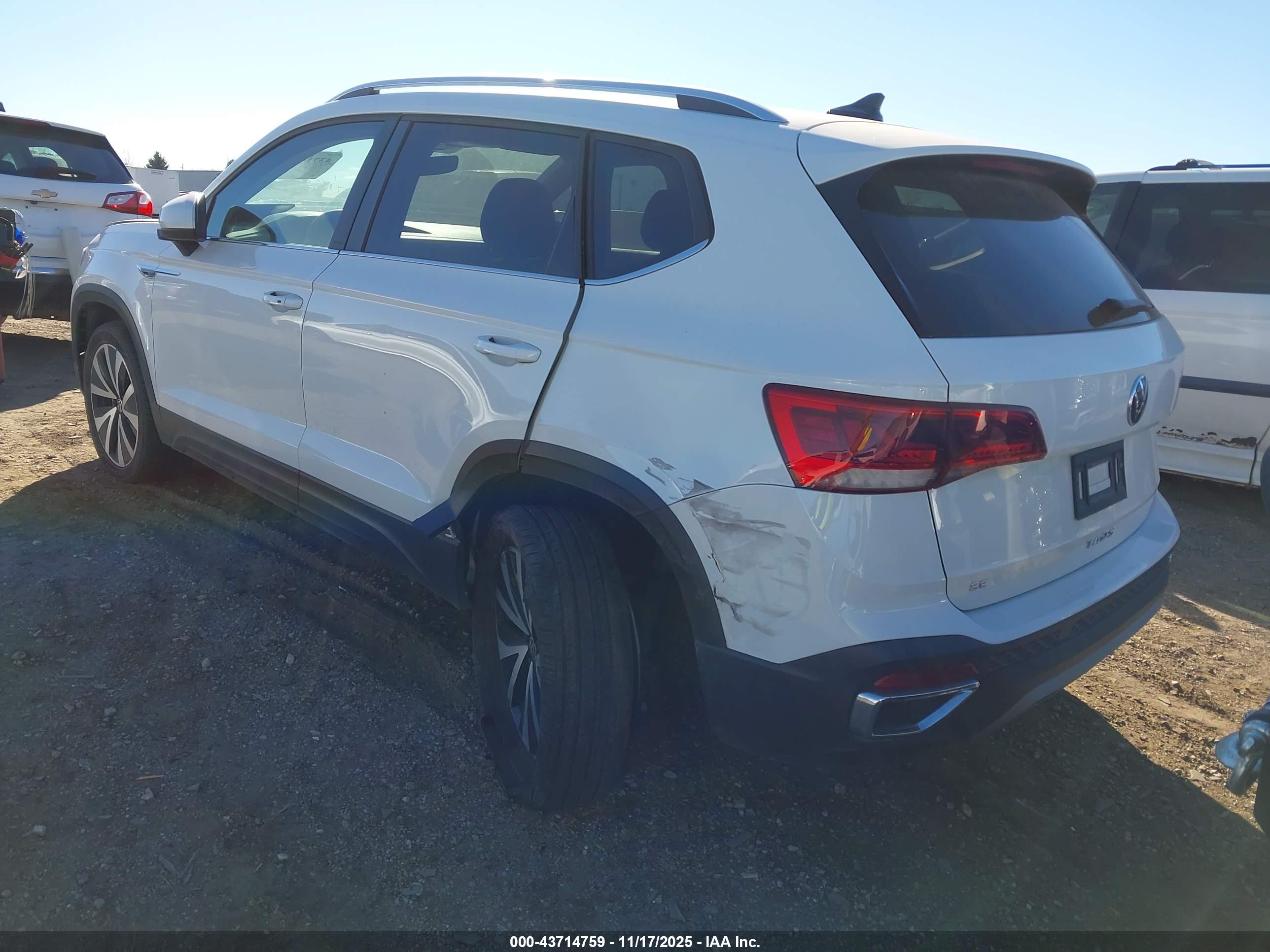 VOLKSWAGEN TAOS image 3