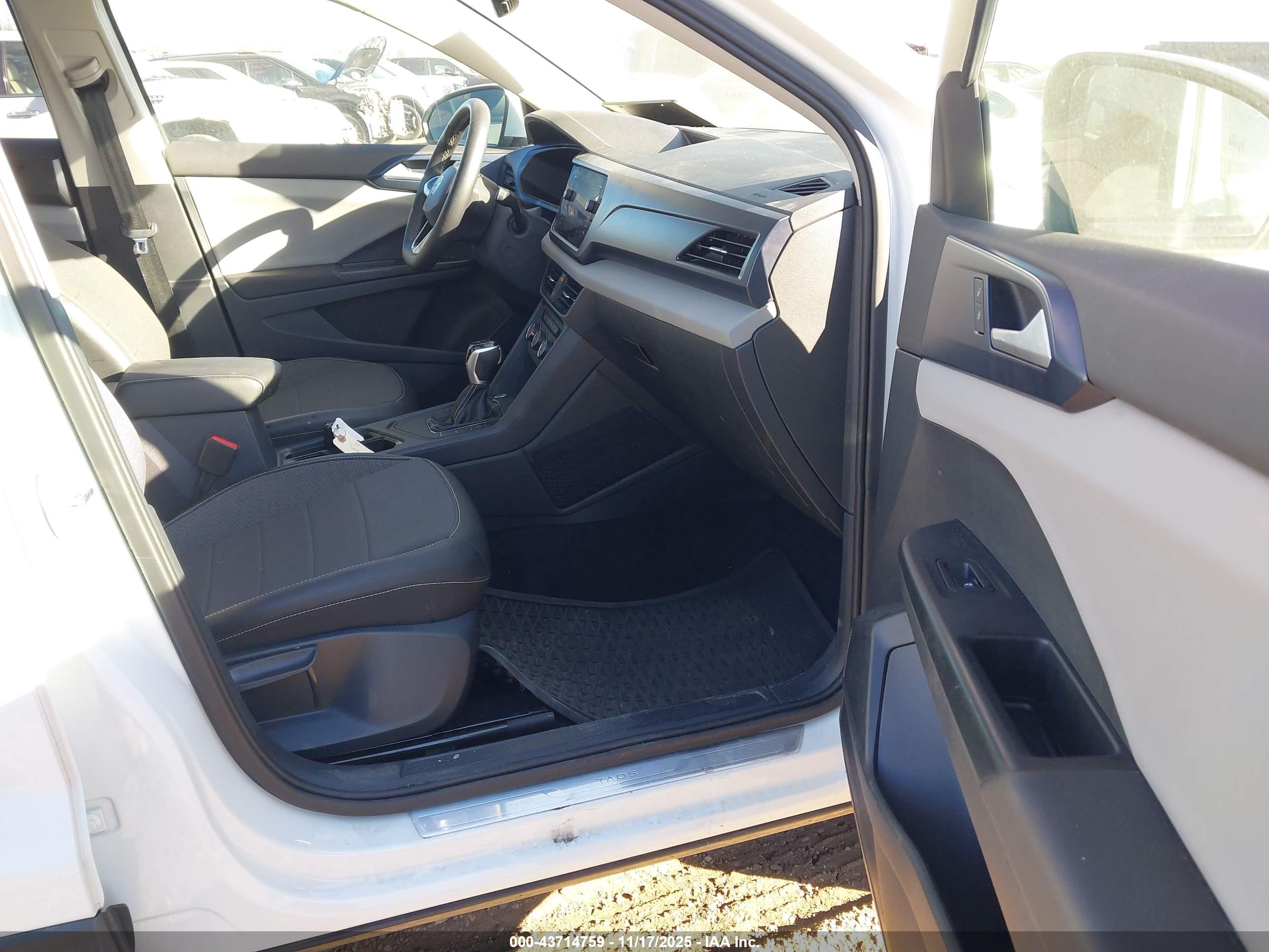 VOLKSWAGEN TAOS image 5