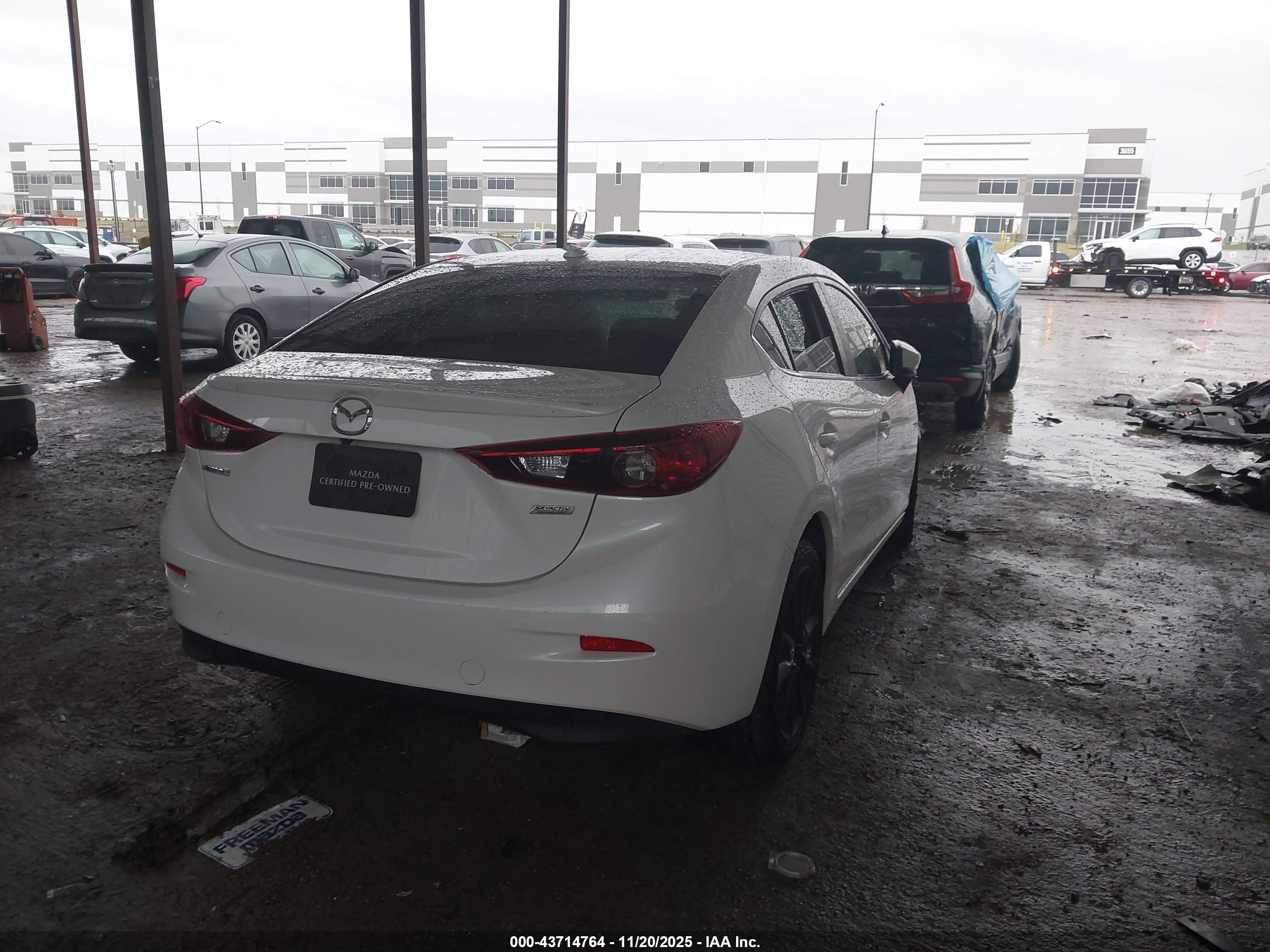 MAZDA MAZDA3 image 4