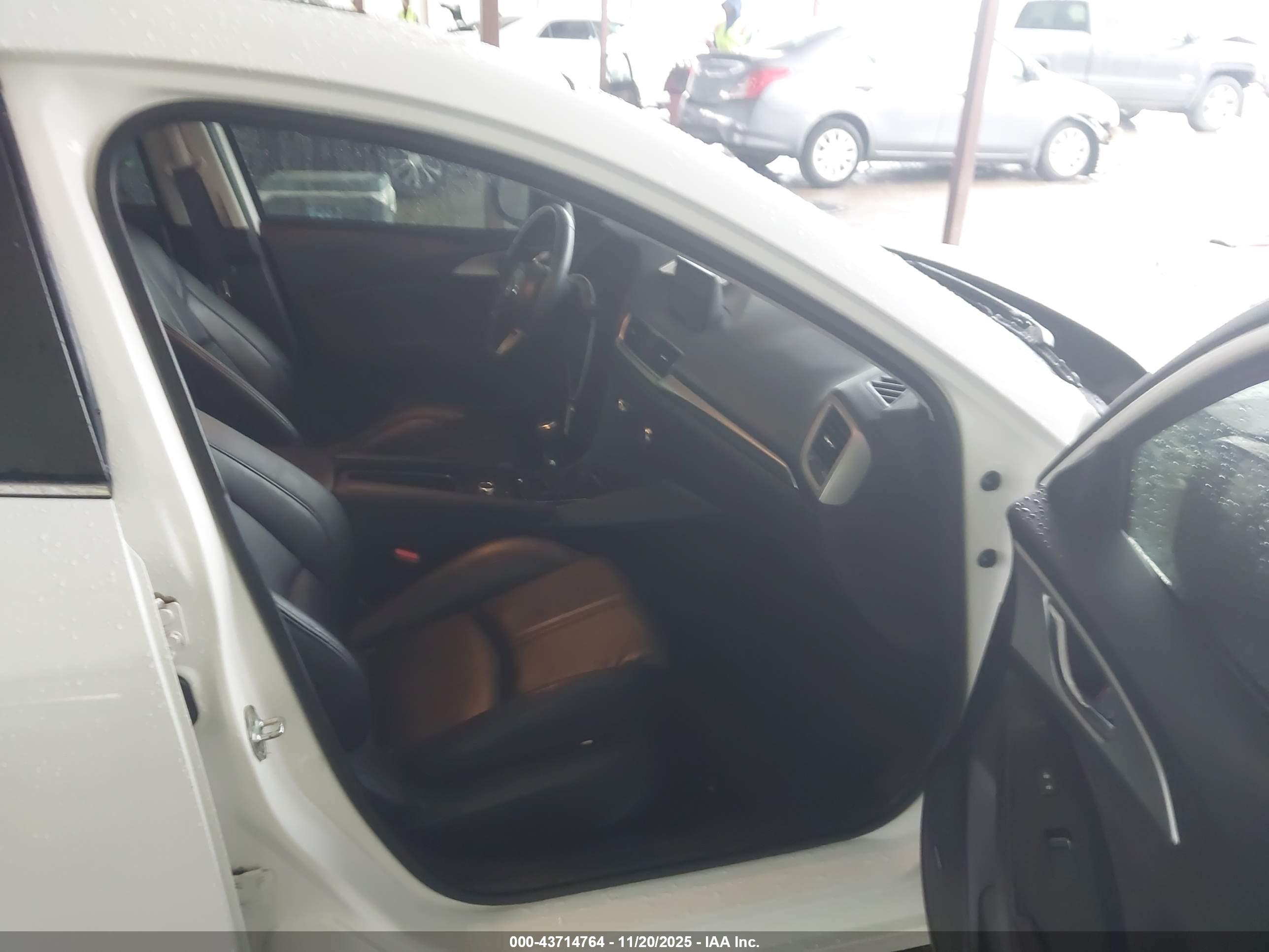 MAZDA MAZDA3 image 5