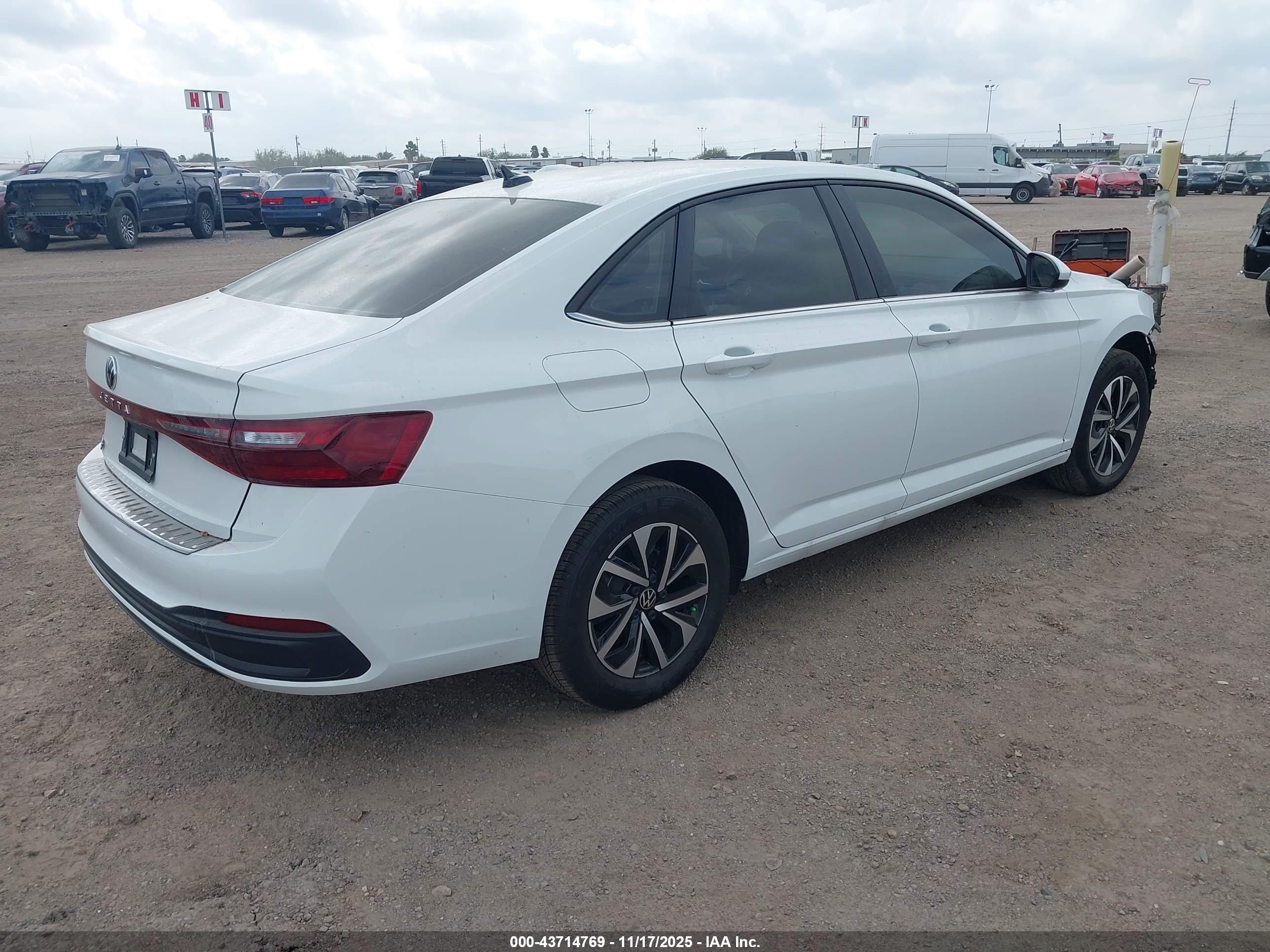 VOLKSWAGEN JETTA image 4