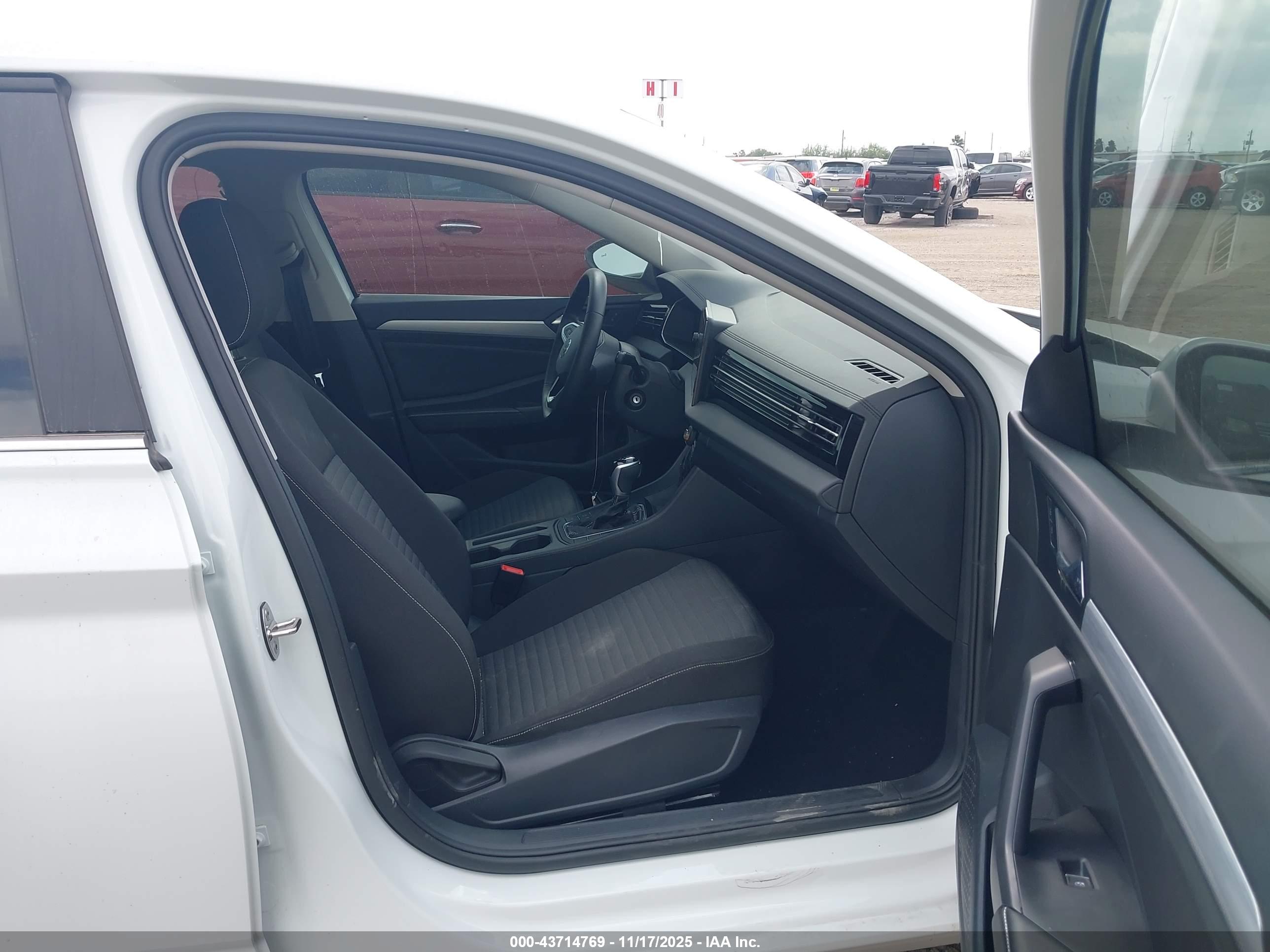 VOLKSWAGEN JETTA image 5
