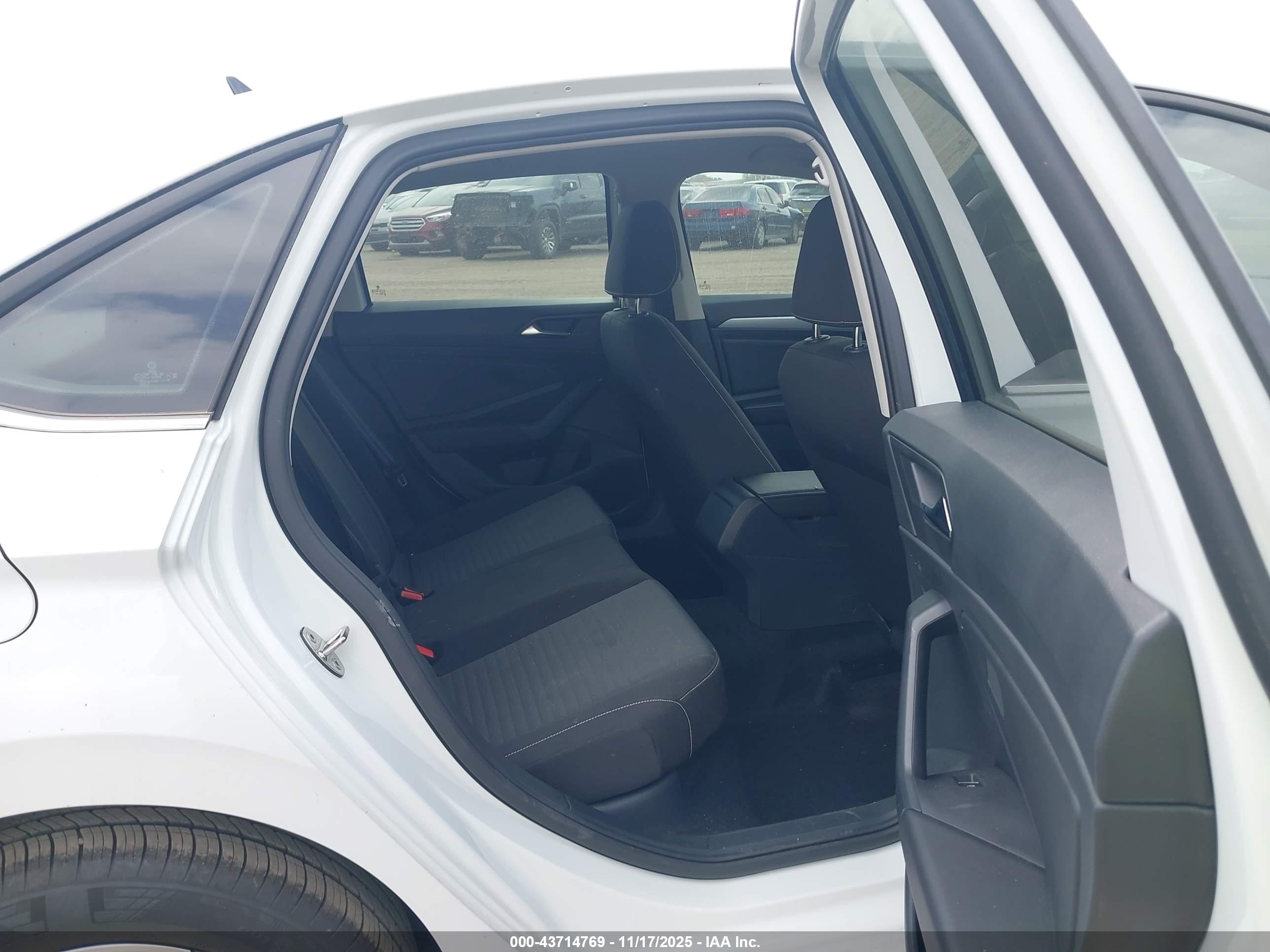 VOLKSWAGEN JETTA image 8