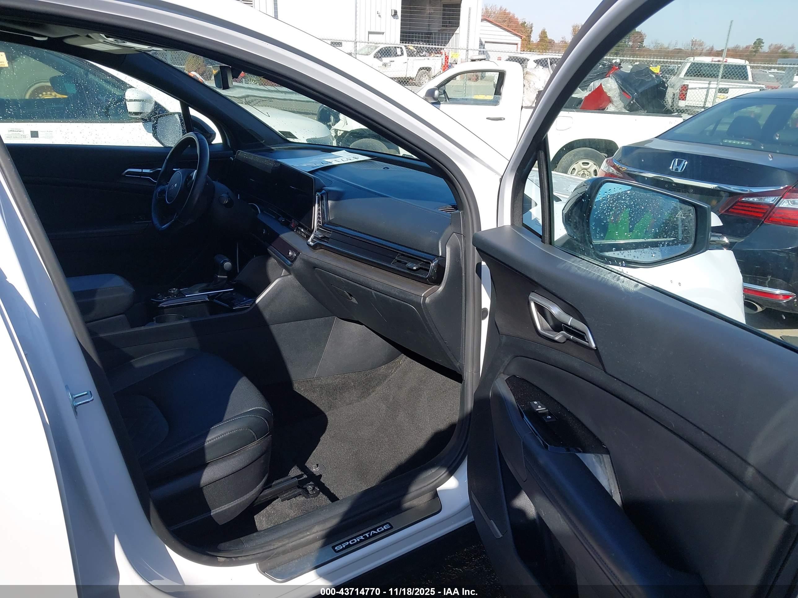 KIA SPORTAGE image 5